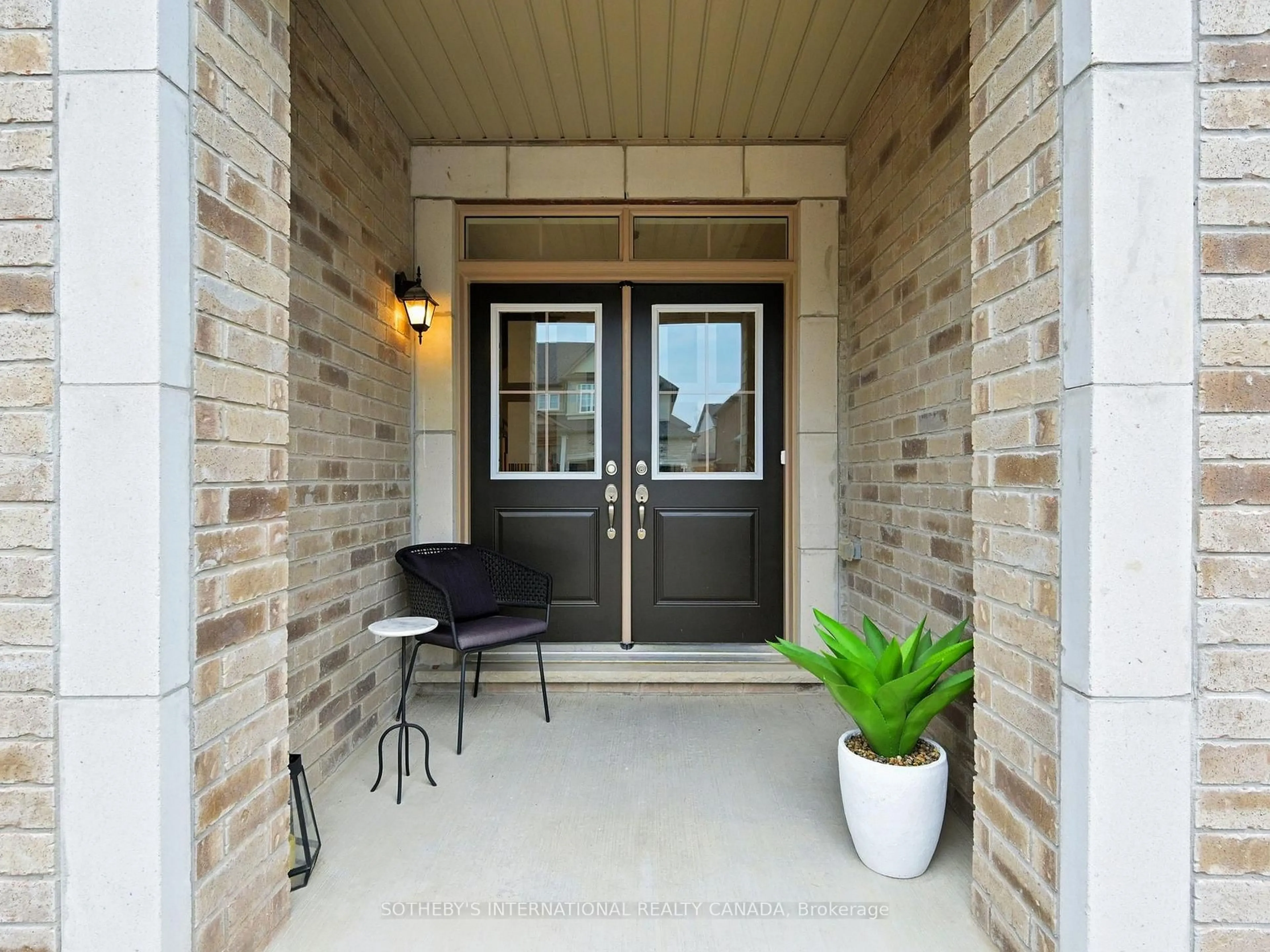 Indoor entryway for 1633 Corsal Crt, Innisfil Ontario L9S 0J9