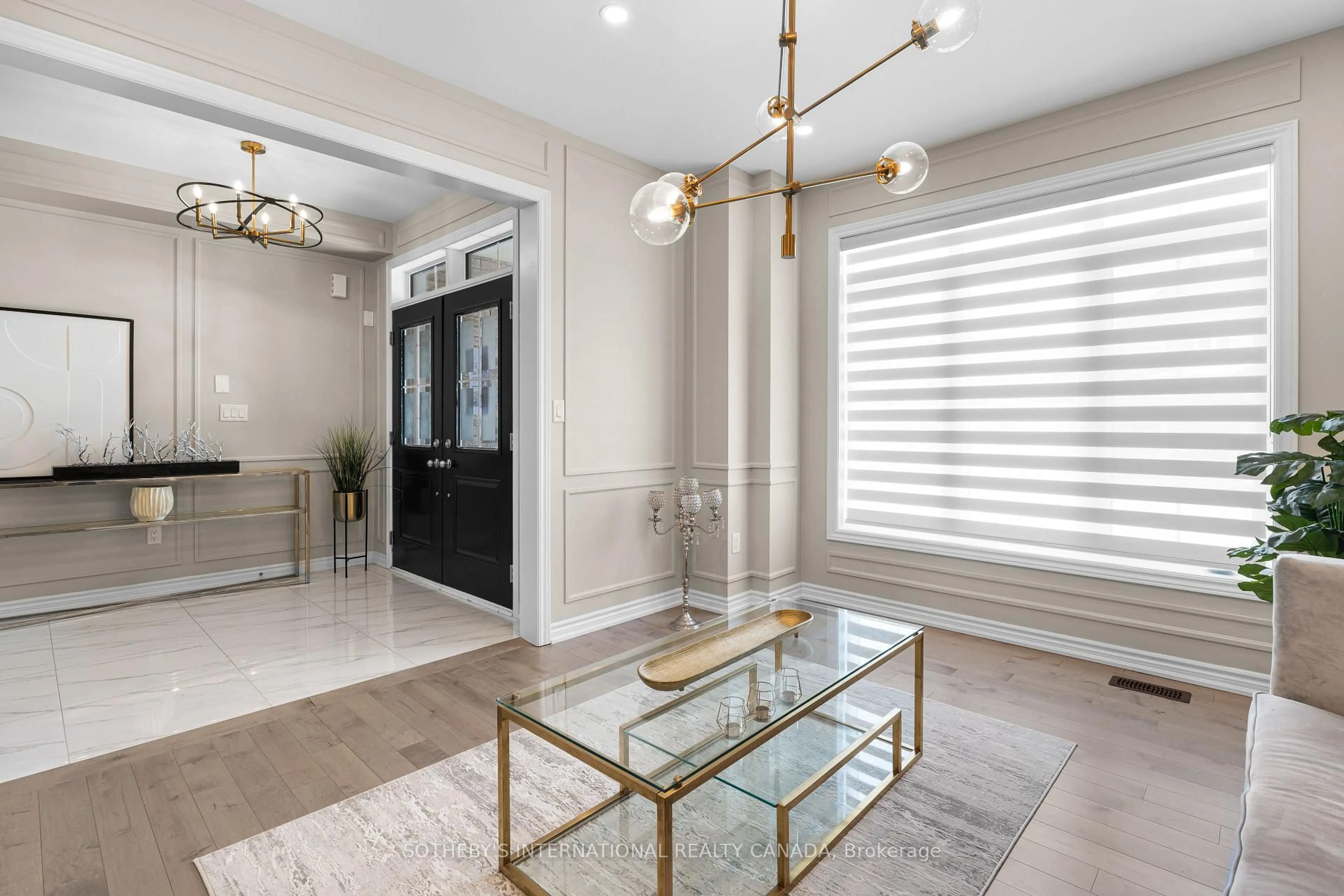 Indoor entryway for 1633 Corsal Crt, Innisfil Ontario L9S 0J9