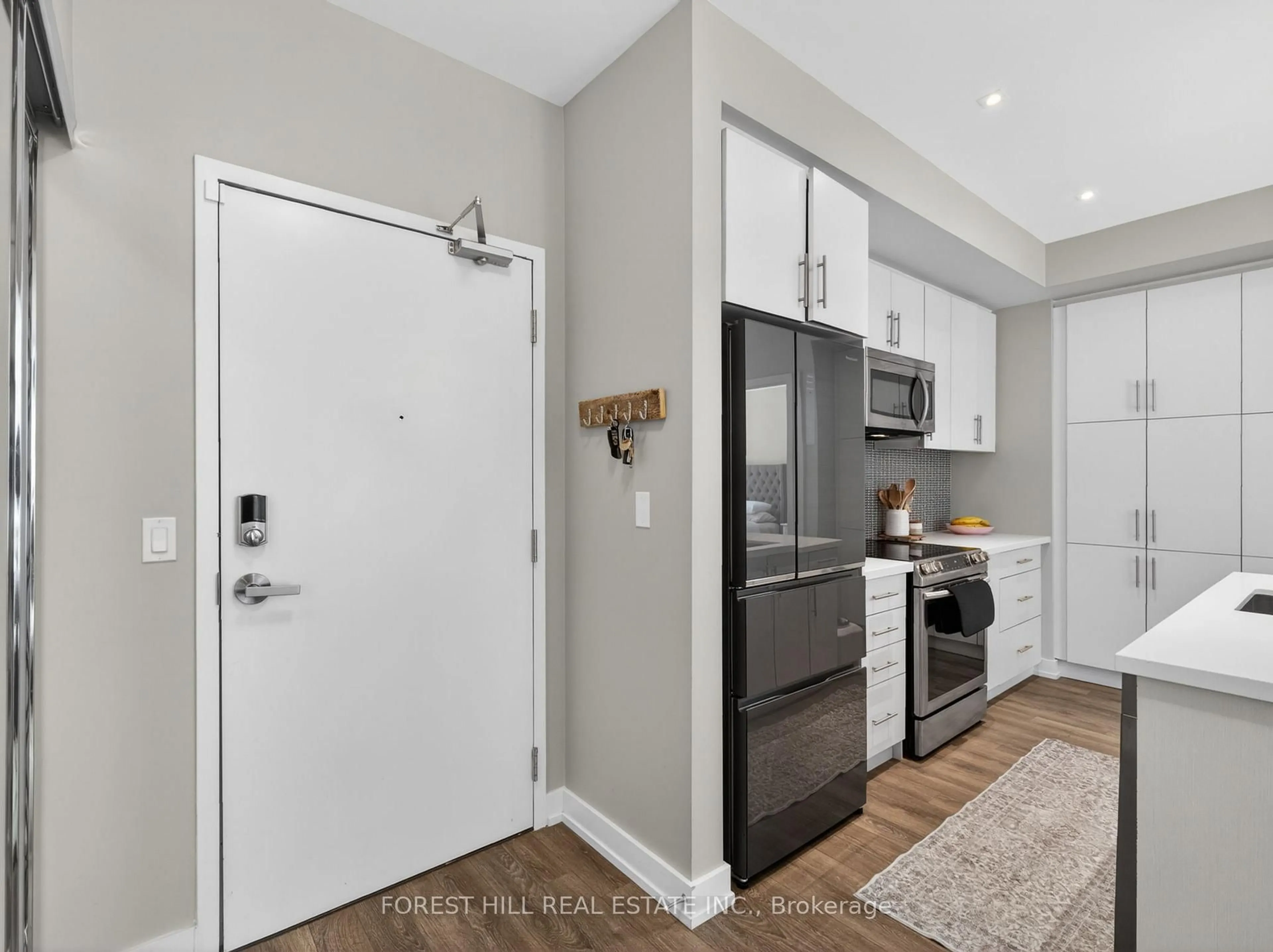 Open concept kitchen, ceramic/tile floor for 375 Sea Ray Ave #133, Innisfil Ontario L9S 0L9
