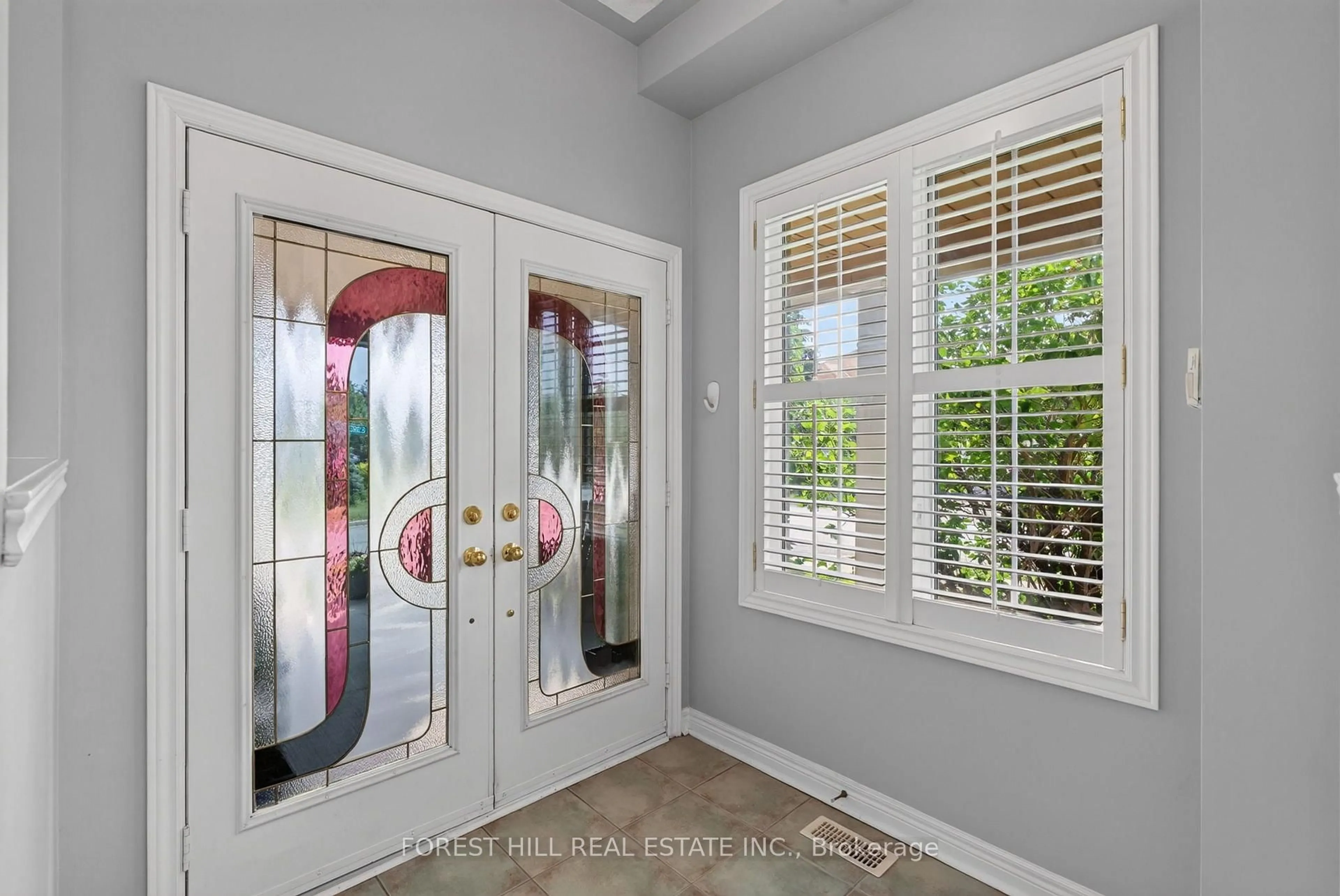 Indoor entryway for 2 Foxfield Cres, Vaughan Ontario L4K 5G2