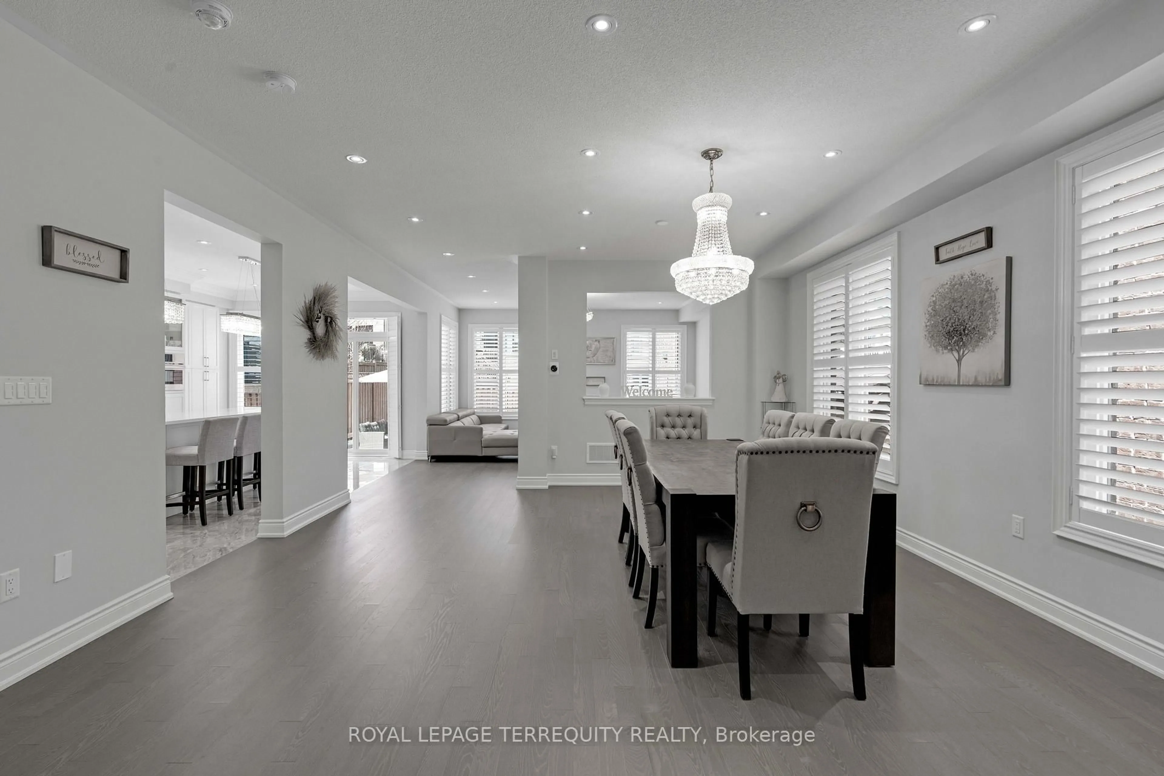 Open concept kitchen, unknown for 24 Hydrangea Hllw, East Gwillimbury Ontario L9N 0T3
