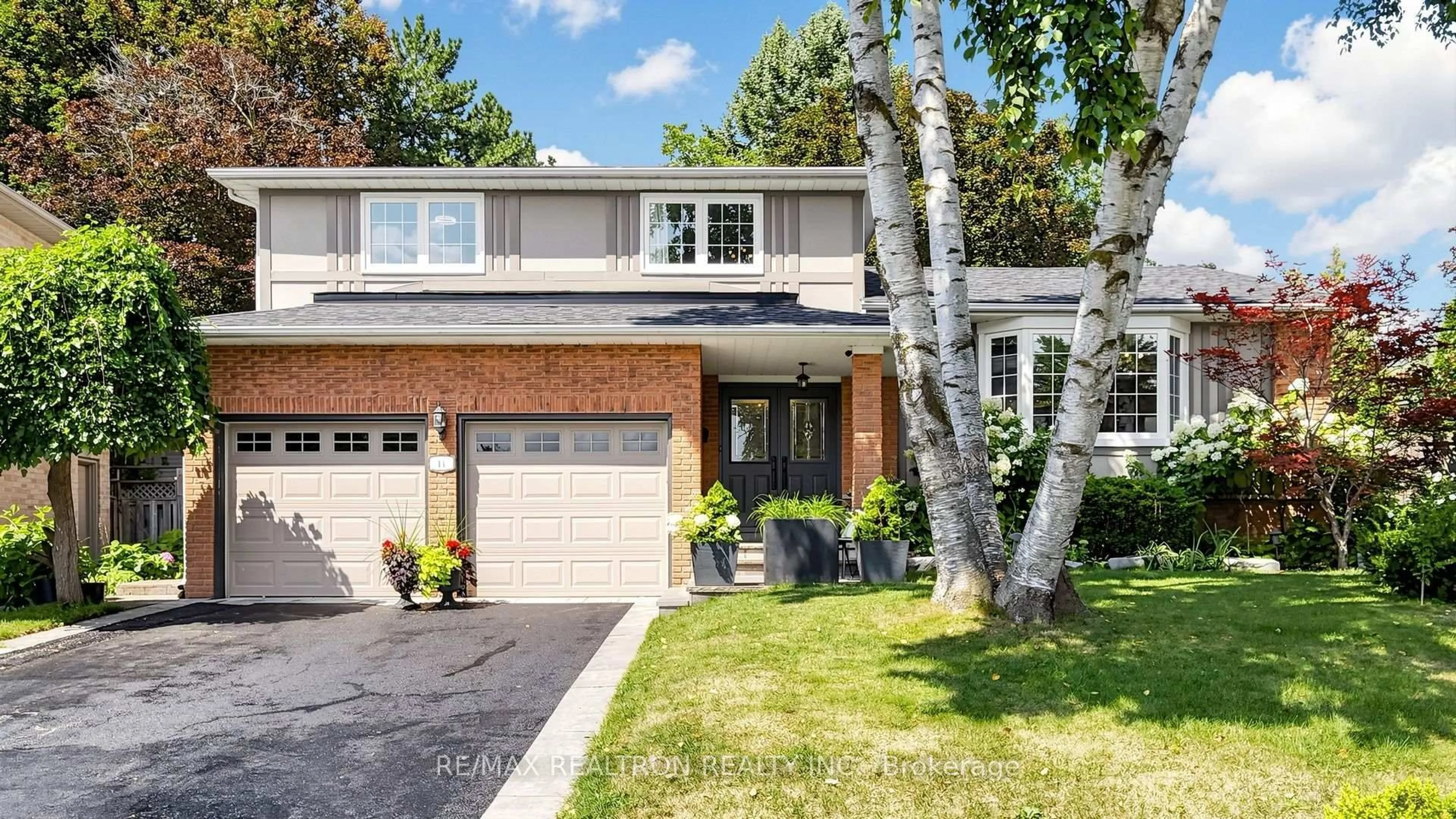 Home with brick exterior material, street for 14 Oak Grove Crt, Markham Ontario L3T 2Z9