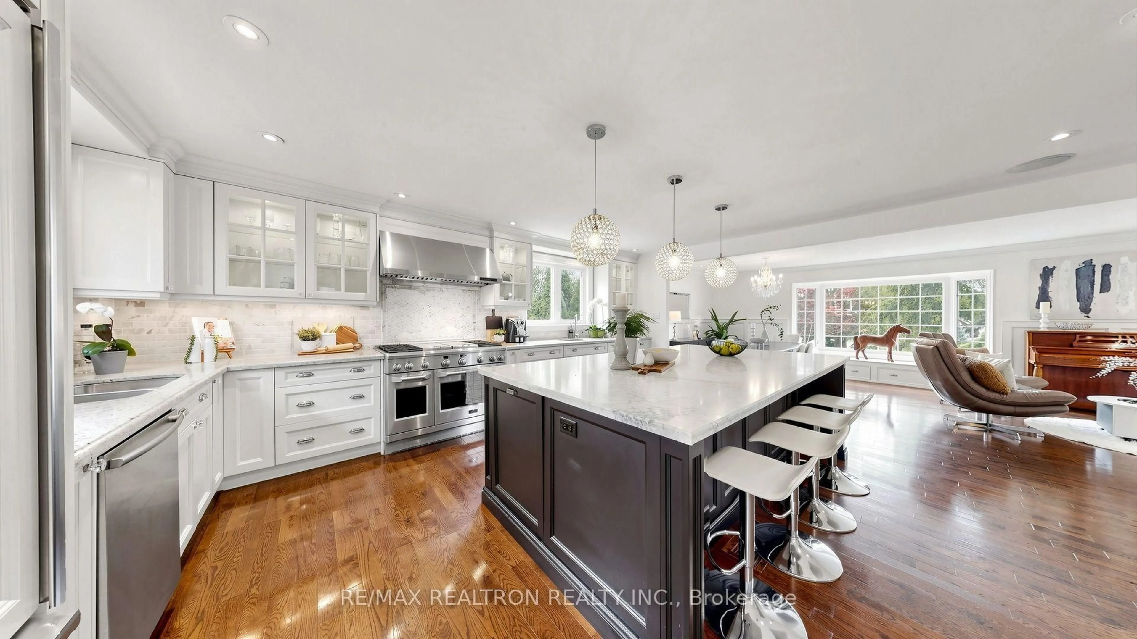 Open concept kitchen, ceramic/tile floor for 14 Oak Grove Crt, Markham Ontario L3T 2Z9