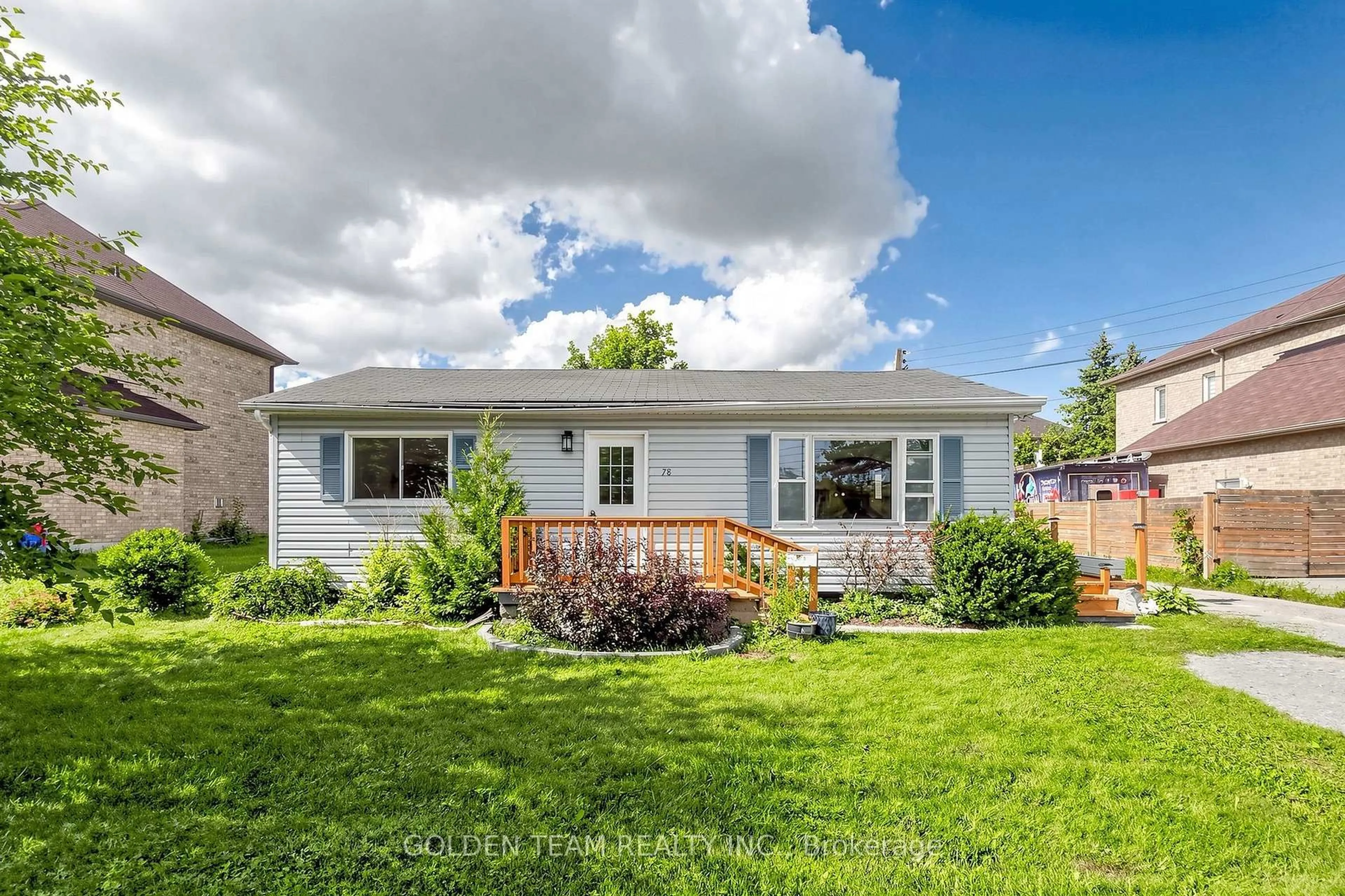 Home with vinyl exterior material, street for 78 Riveredge Dr, Georgina Ontario L4P 2P1