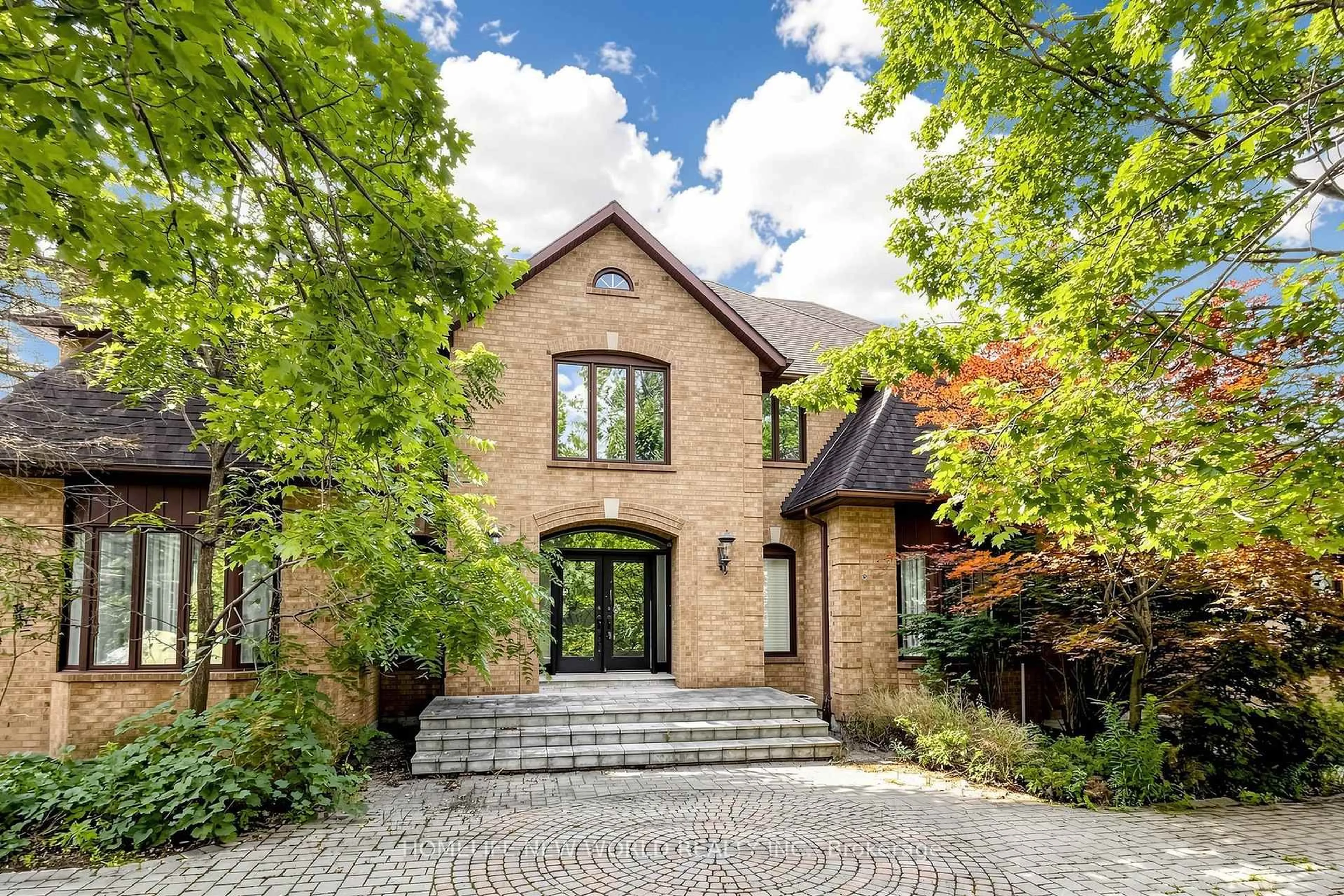 Home with brick exterior material, street for 27 Walnut Glen Pl, Markham Ontario L6C 1A3
