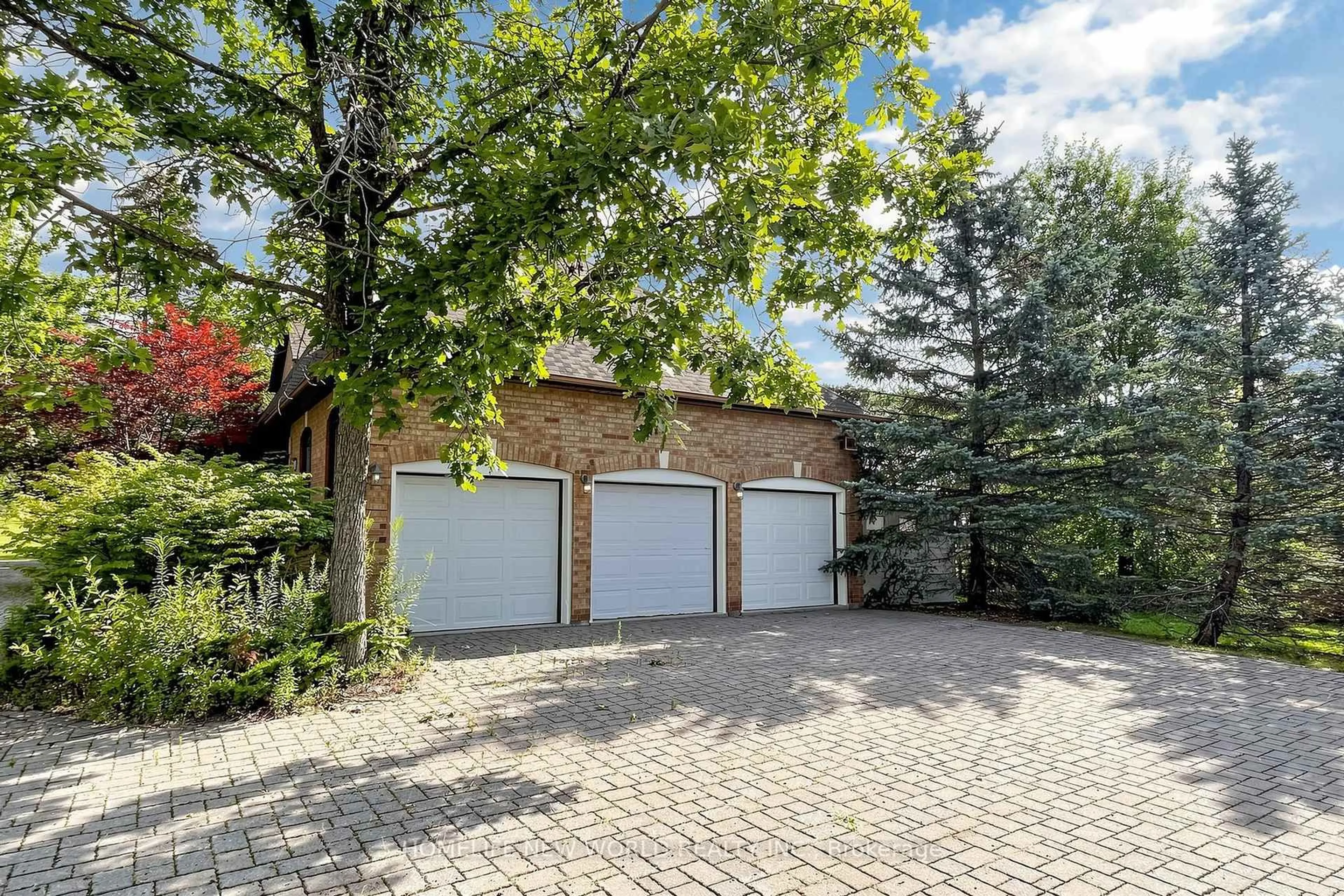 Home with brick exterior material, street for 27 Walnut Glen Pl, Markham Ontario L6C 1A3