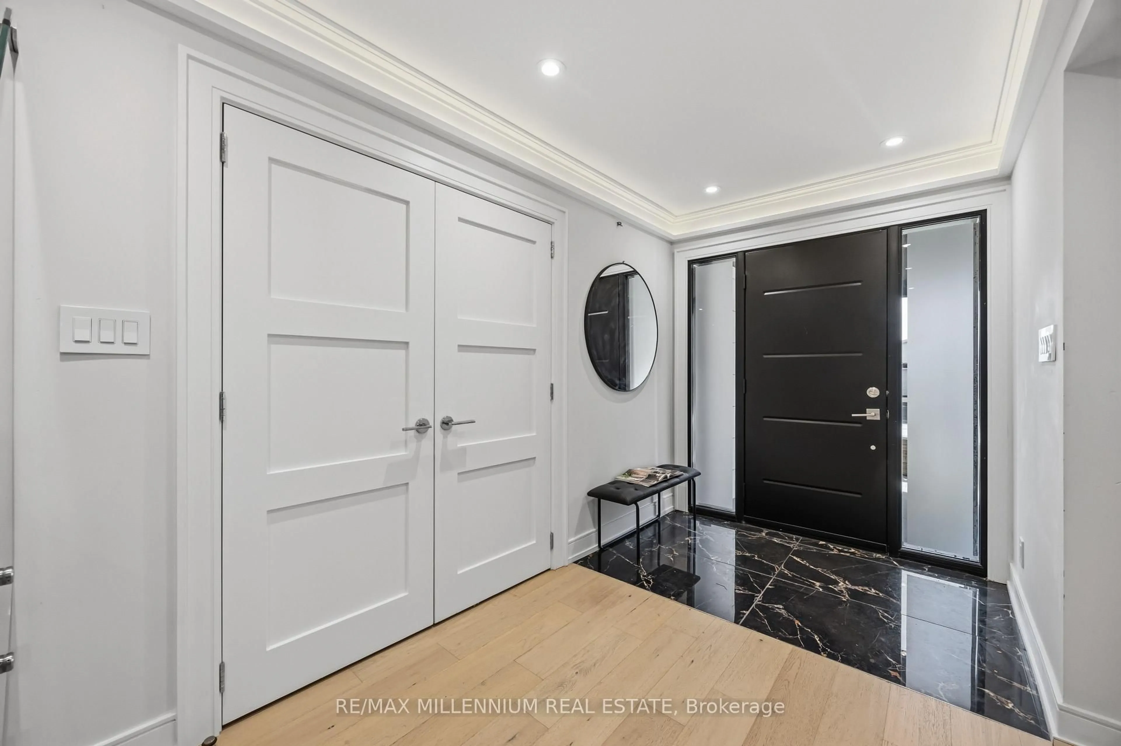 Indoor entryway for 14 Portree Cres, Markham Ontario L3T 3G2