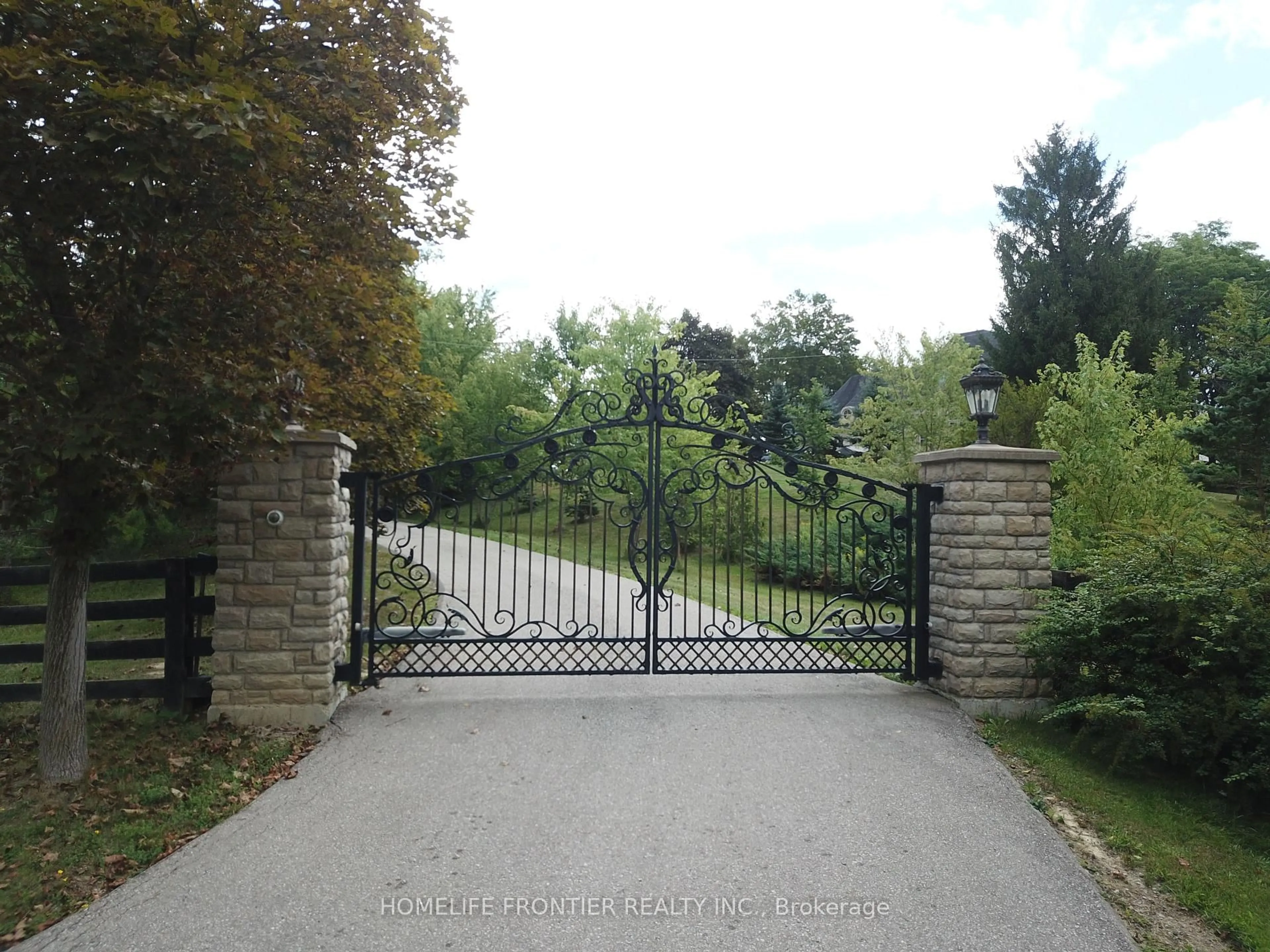 A pic from outside/outdoor area/front of a property/back of a property/a pic from drone, street for 7645 16th Sdrd, King Ontario L7E 5R7