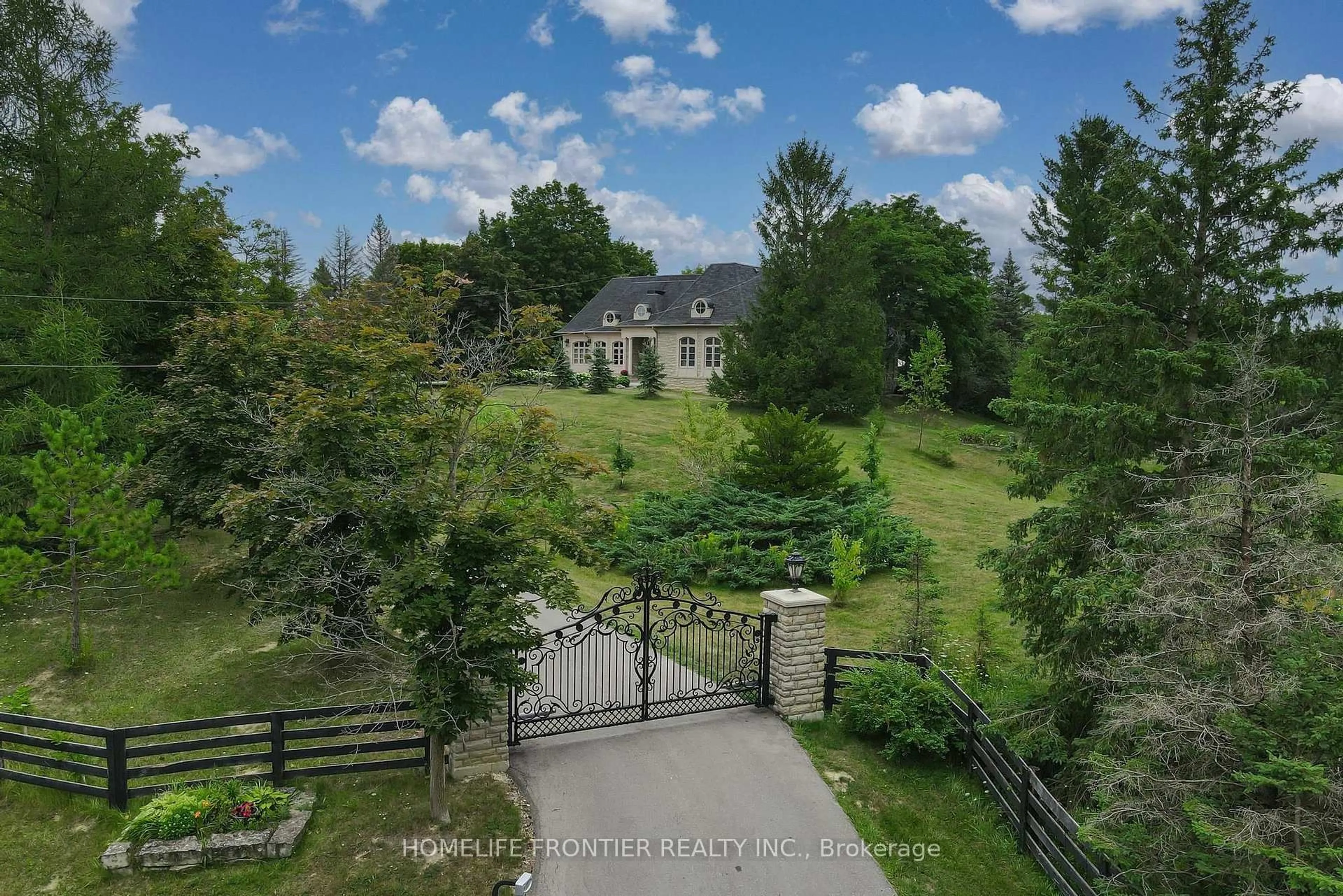 A pic from outside/outdoor area/front of a property/back of a property/a pic from drone, unknown for 7645 16th Sdrd, King Ontario L7E 5R7