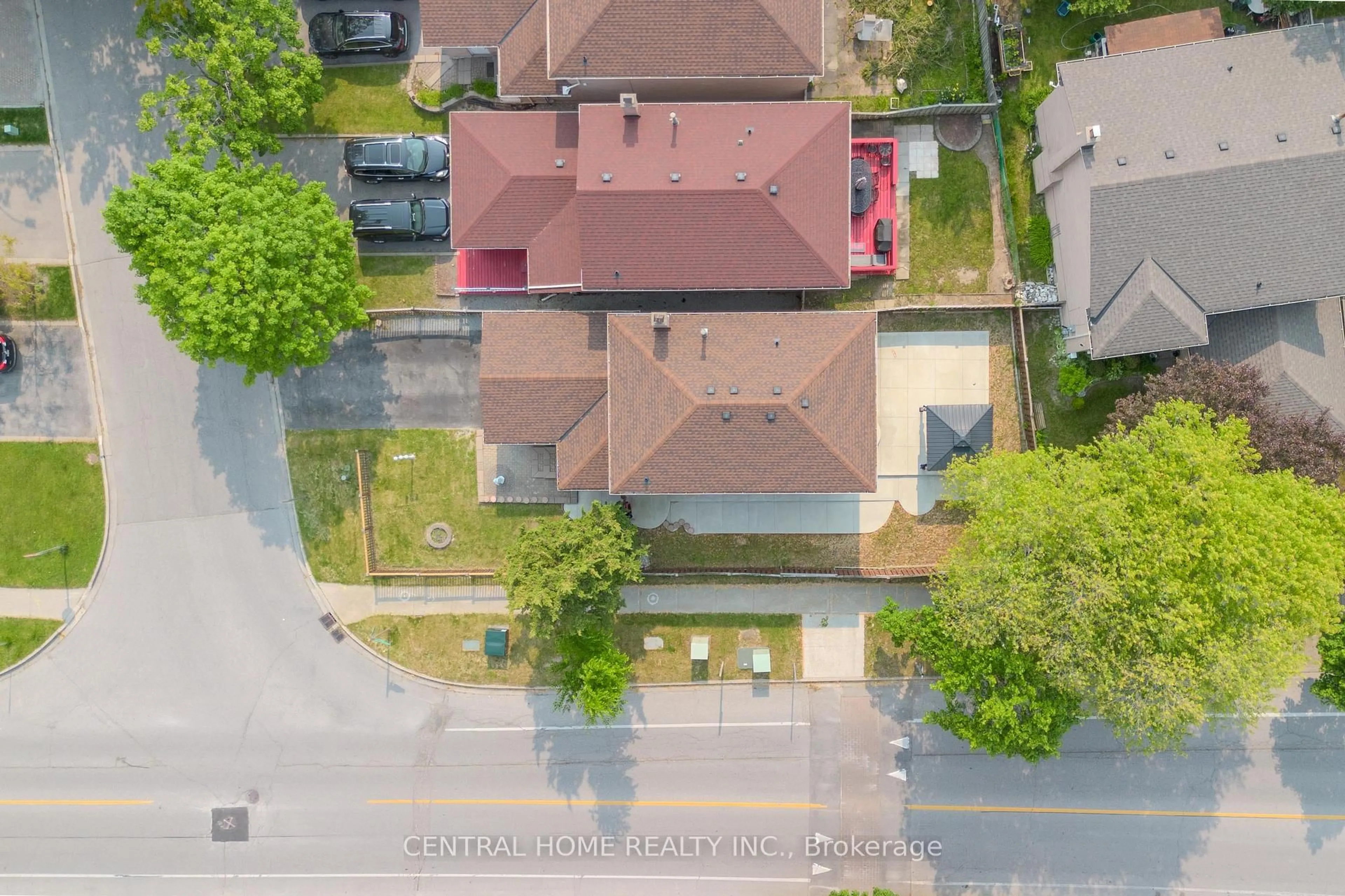 A pic from outside/outdoor area/front of a property/back of a property/a pic from drone, street for 2 Noel St, Markham Ontario L3P 5C8