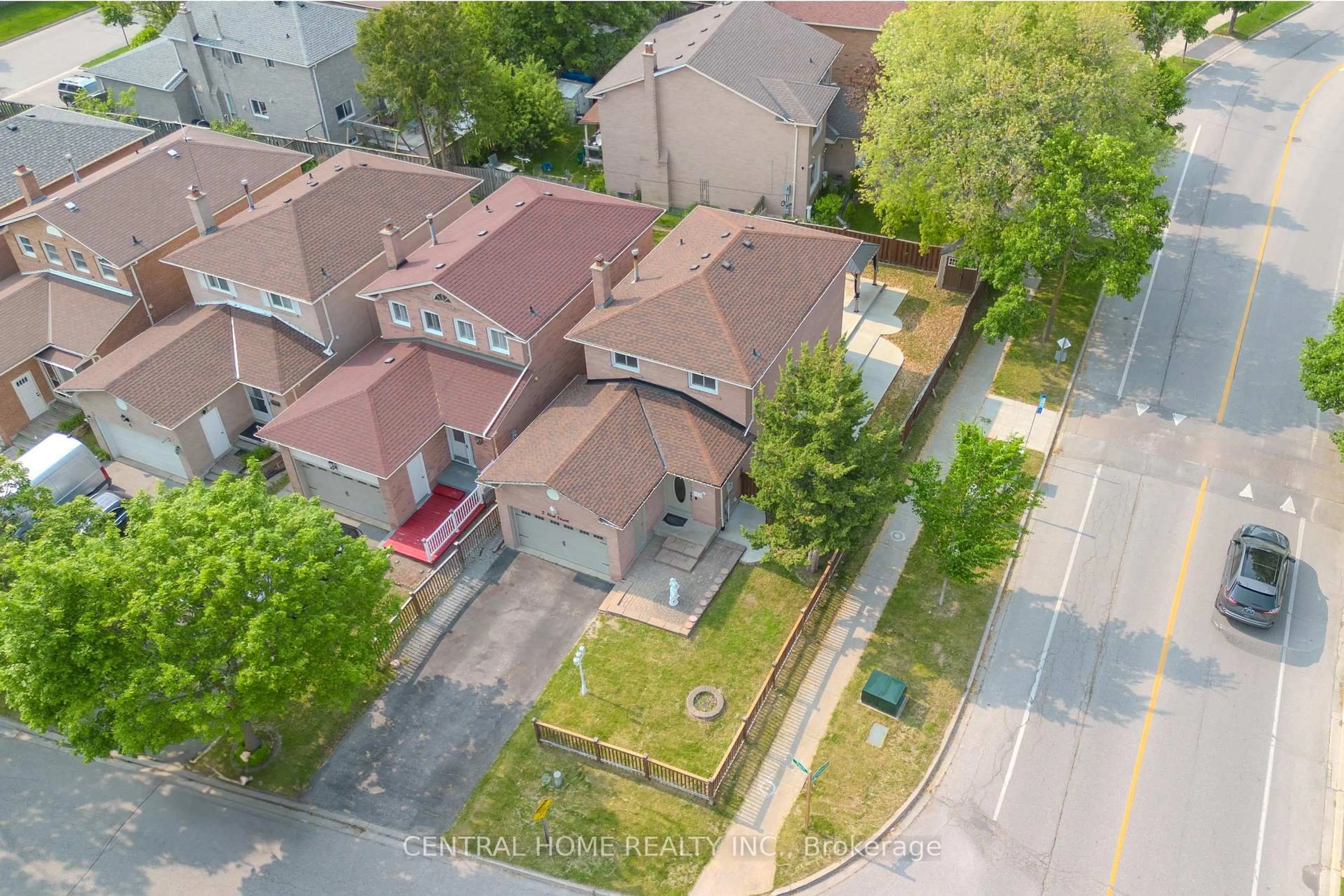 A pic from outside/outdoor area/front of a property/back of a property/a pic from drone, street for 2 Noel St, Markham Ontario L3P 5C8