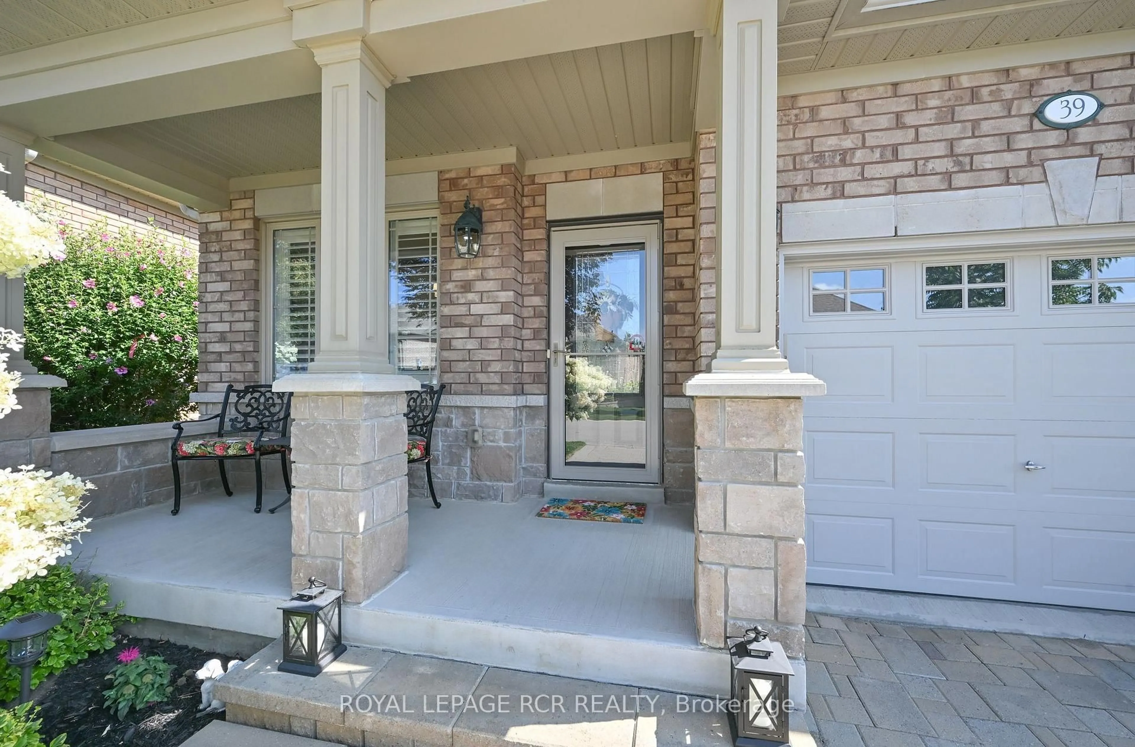 Indoor entryway for 39 Westmount Dr, New Tecumseth Ontario L9R 0P5