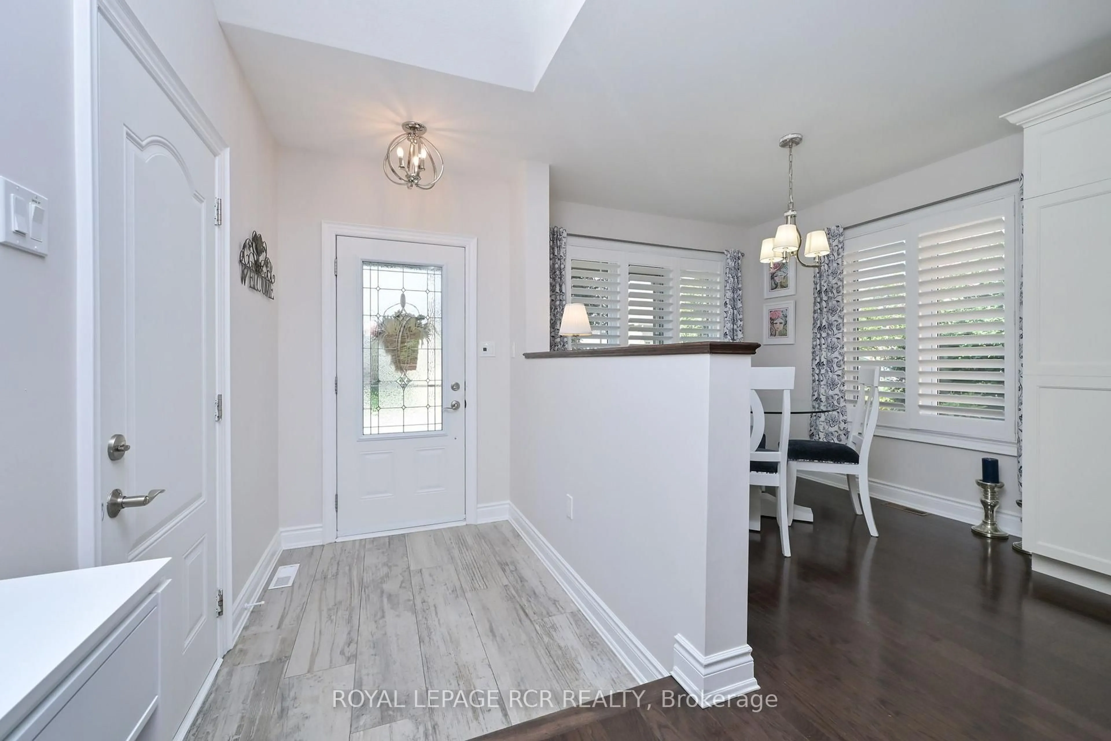 Indoor entryway for 39 Westmount Dr, New Tecumseth Ontario L9R 0P5