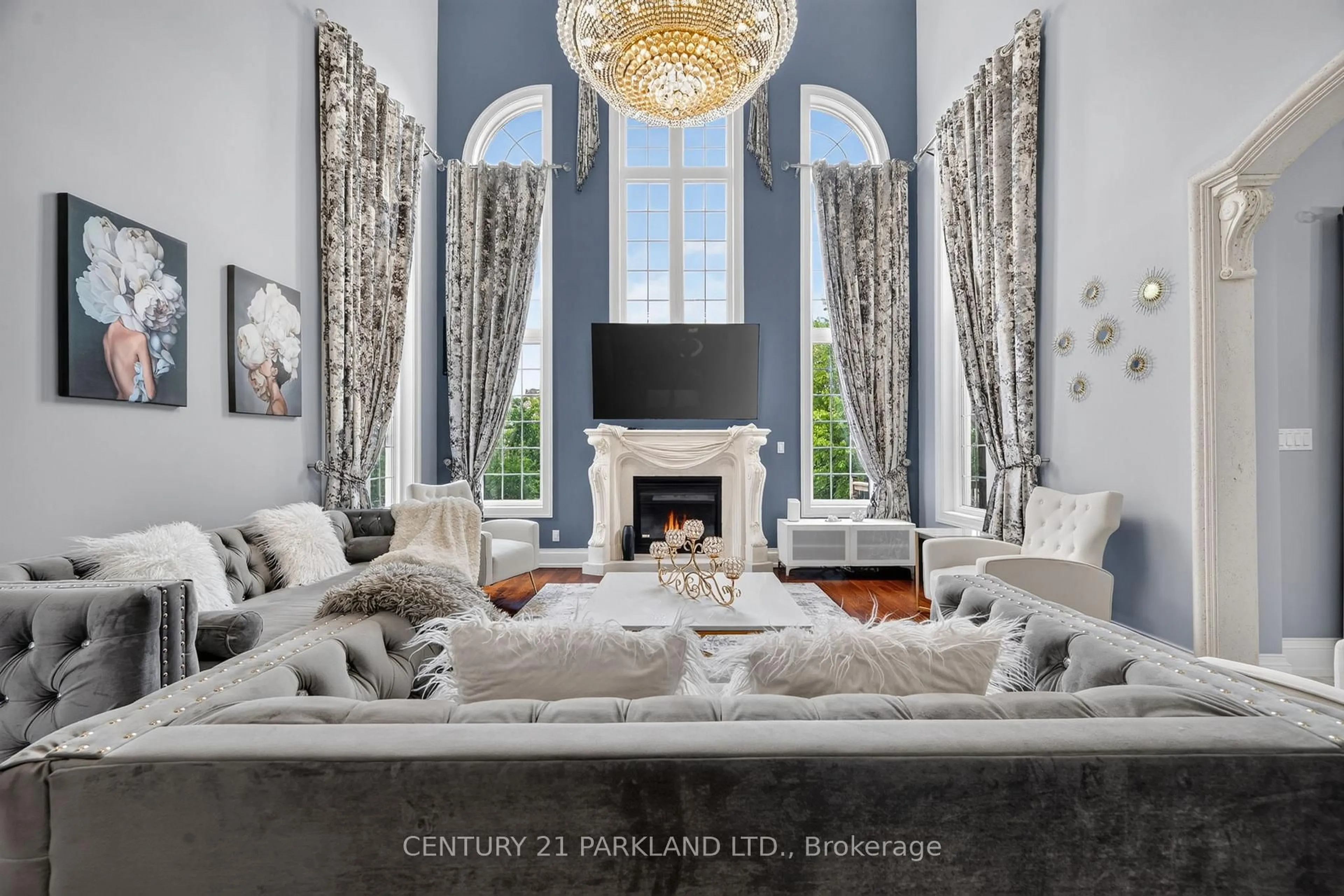 Living room with furniture, unknown for 101 Elgin Mills Rd, Richmond Hill Ontario L4C 4M1