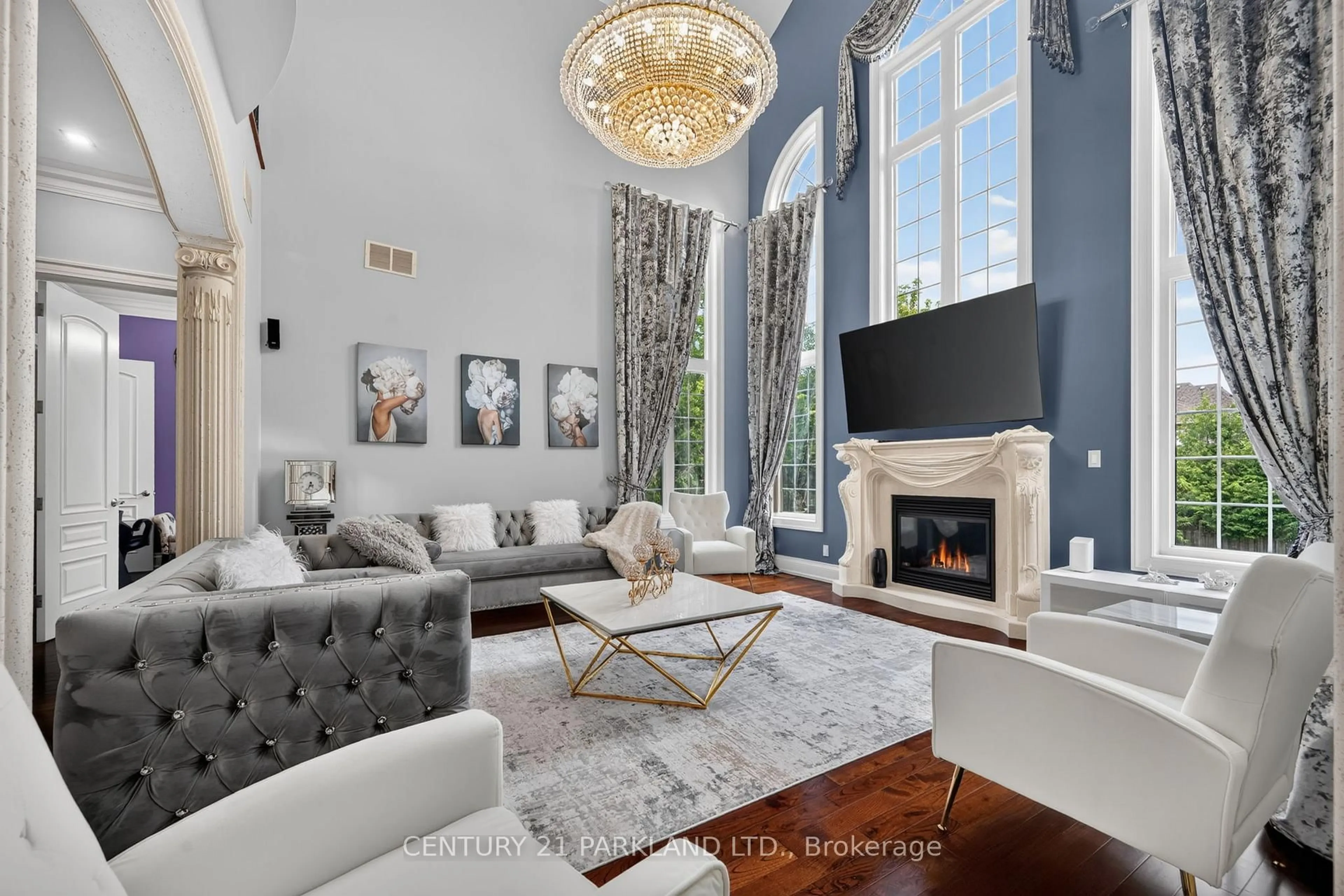 Living room with furniture, unknown for 101 Elgin Mills Rd, Richmond Hill Ontario L4C 4M1