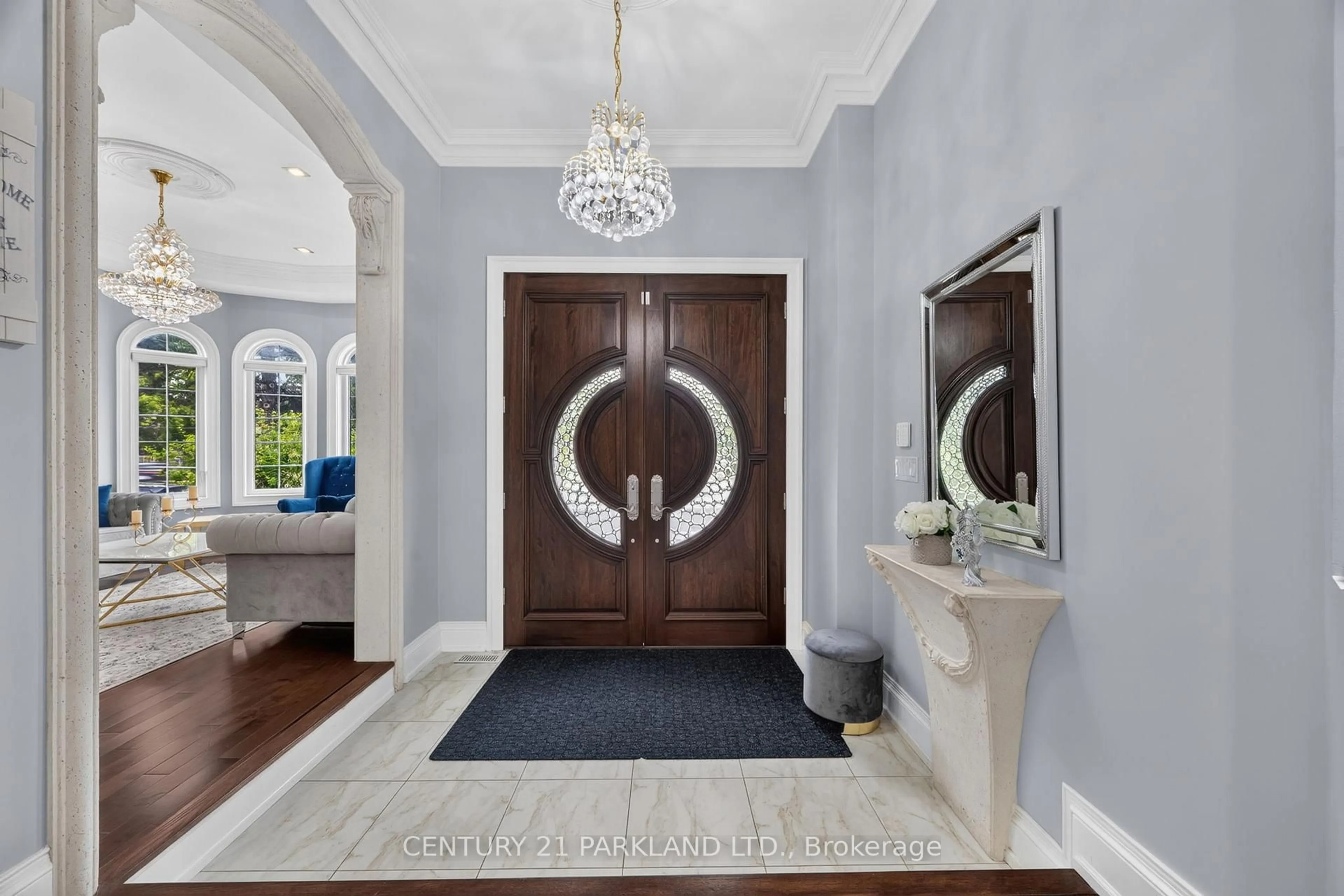 Indoor entryway for 101 Elgin Mills Rd, Richmond Hill Ontario L4C 4M1