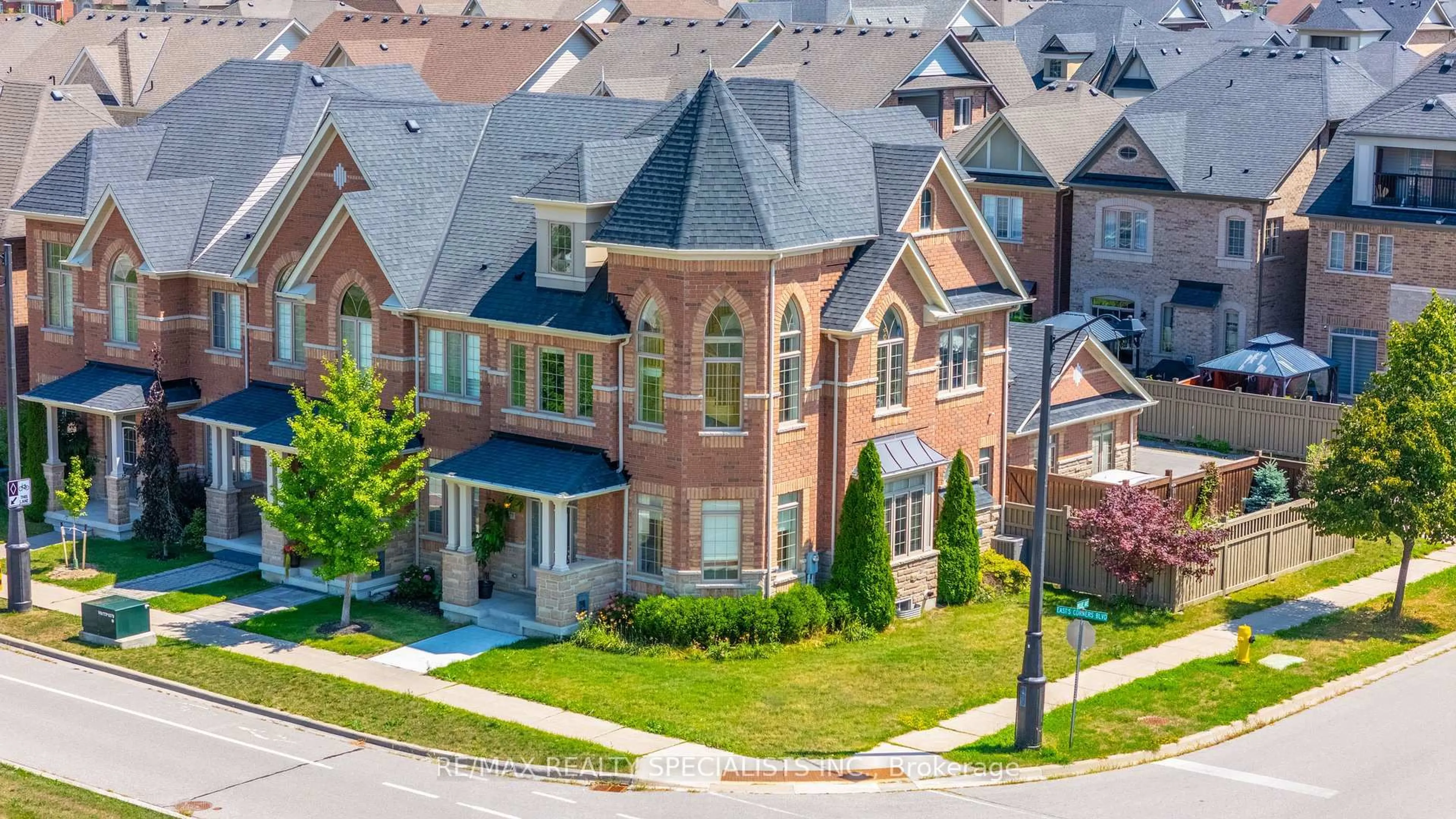 A pic from outside/outdoor area/front of a property/back of a property/a pic from drone, street for 177 East's Corners Blvd, Vaughan Ontario L4H 3Z9