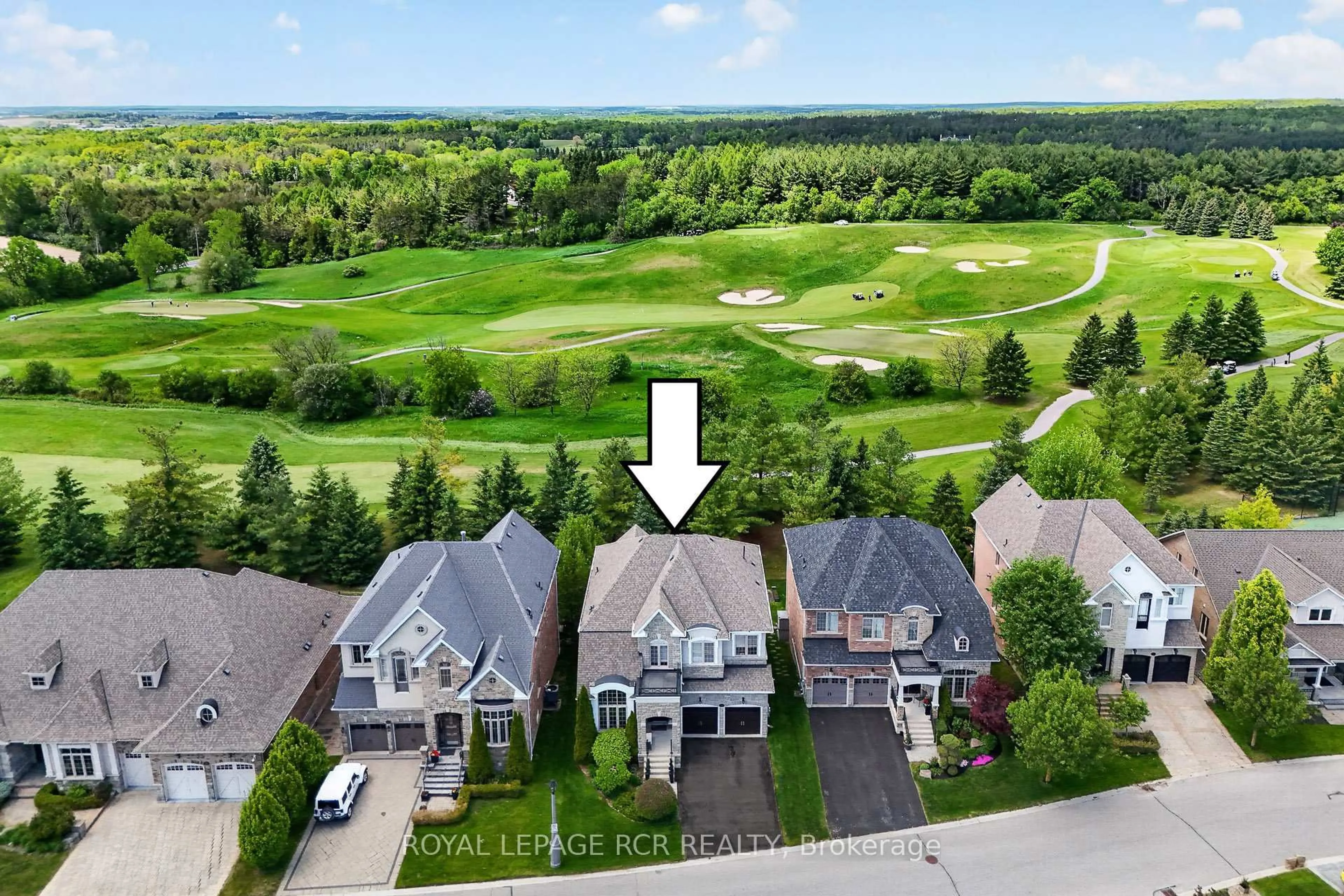 A pic from outside/outdoor area/front of a property/back of a property/a pic from drone, unknown for 19 Emerald Heights Dr, Whitchurch-Stouffville Ontario L4A 0C8