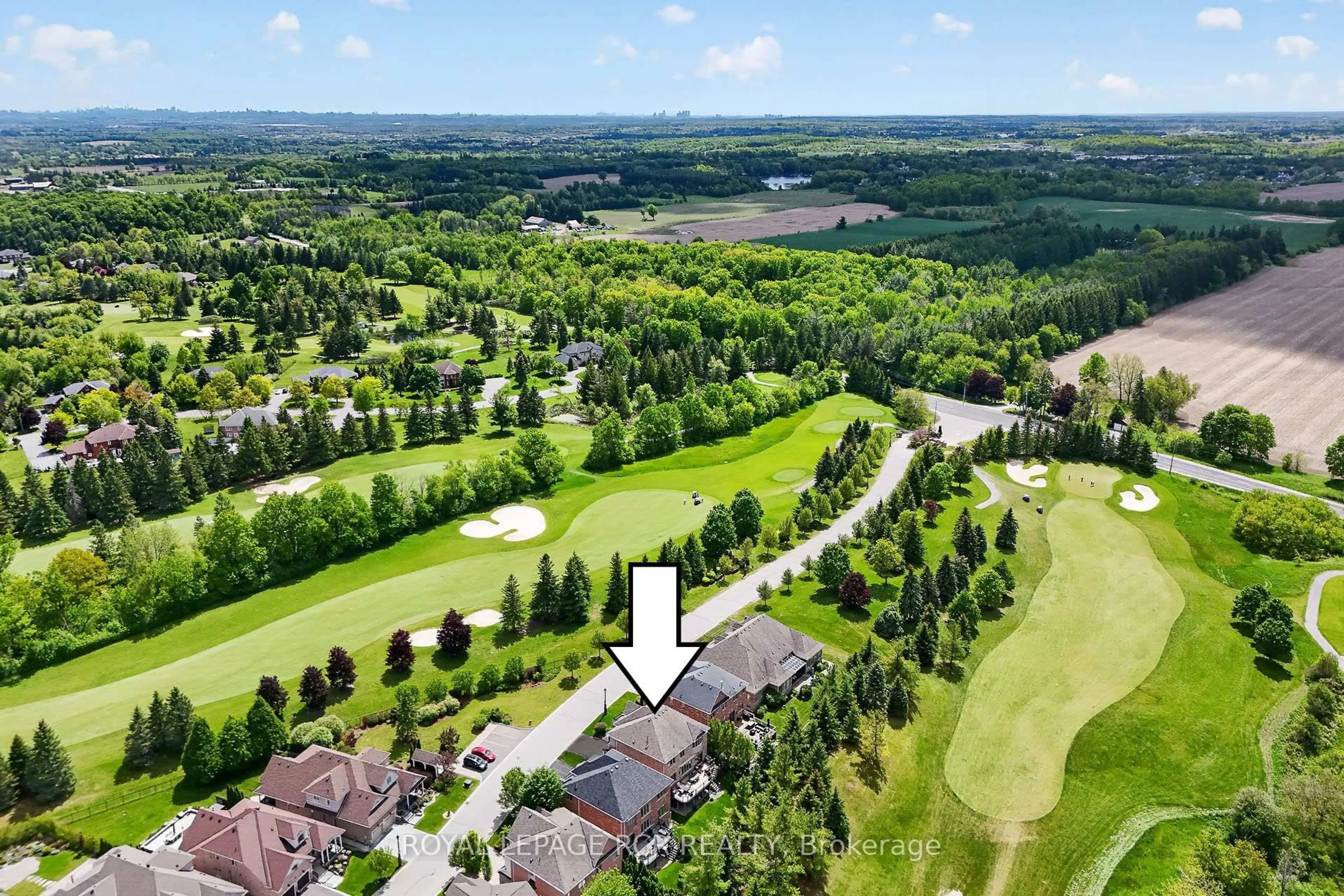 A pic from outside/outdoor area/front of a property/back of a property/a pic from drone, water/lake/river/ocean view for 19 Emerald Heights Dr, Whitchurch-Stouffville Ontario L4A 0C8