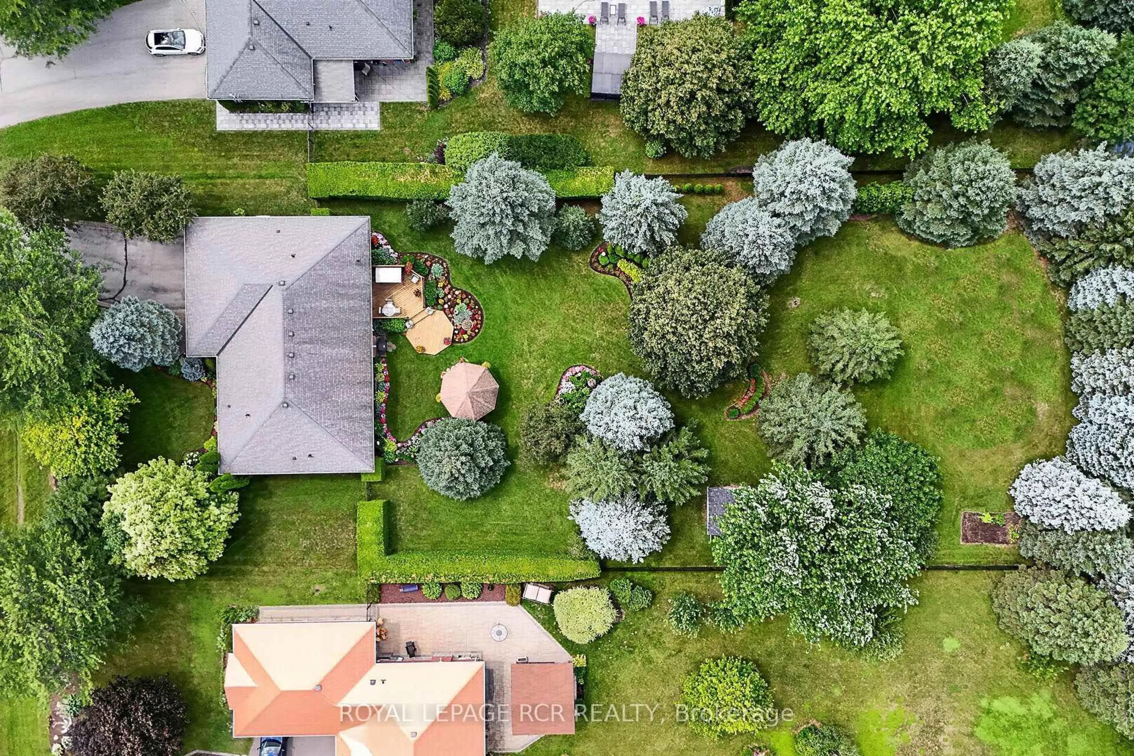 A pic from outside/outdoor area/front of a property/back of a property/a pic from drone, street for 14 Tranmer Rd, Whitchurch-Stouffville Ontario L4A 3J1