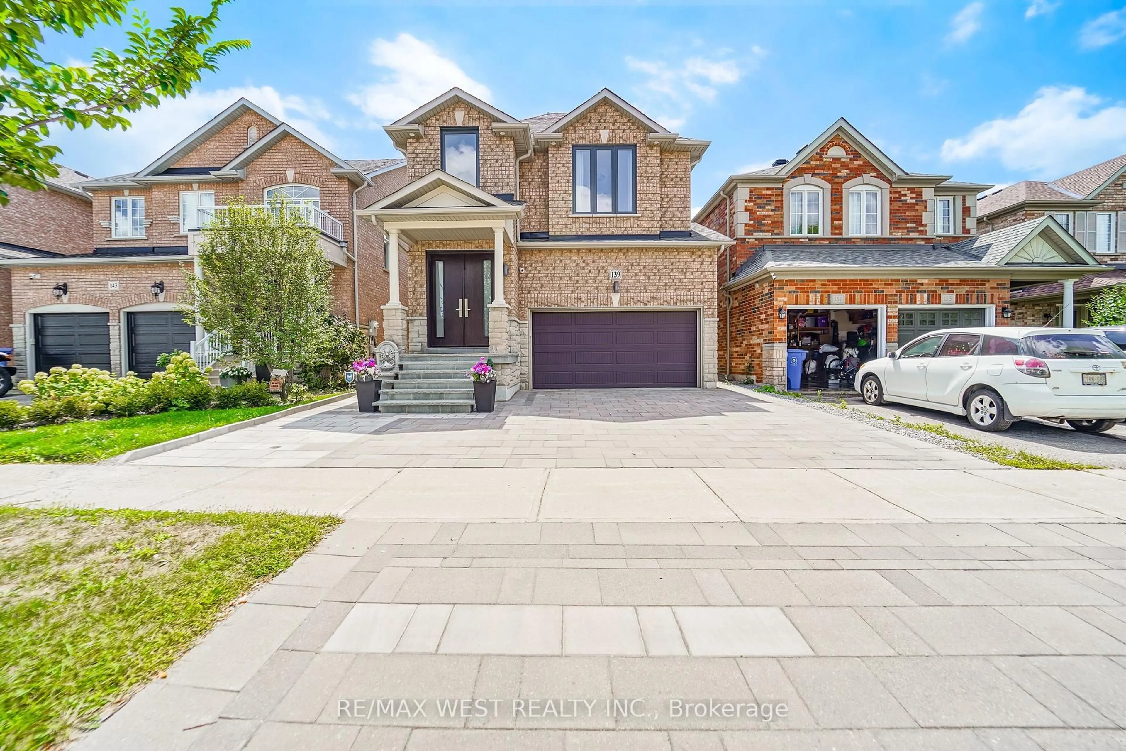 Home with brick exterior material, street for 139 River Ridge Blvd, Aurora Ontario L4G 7T7