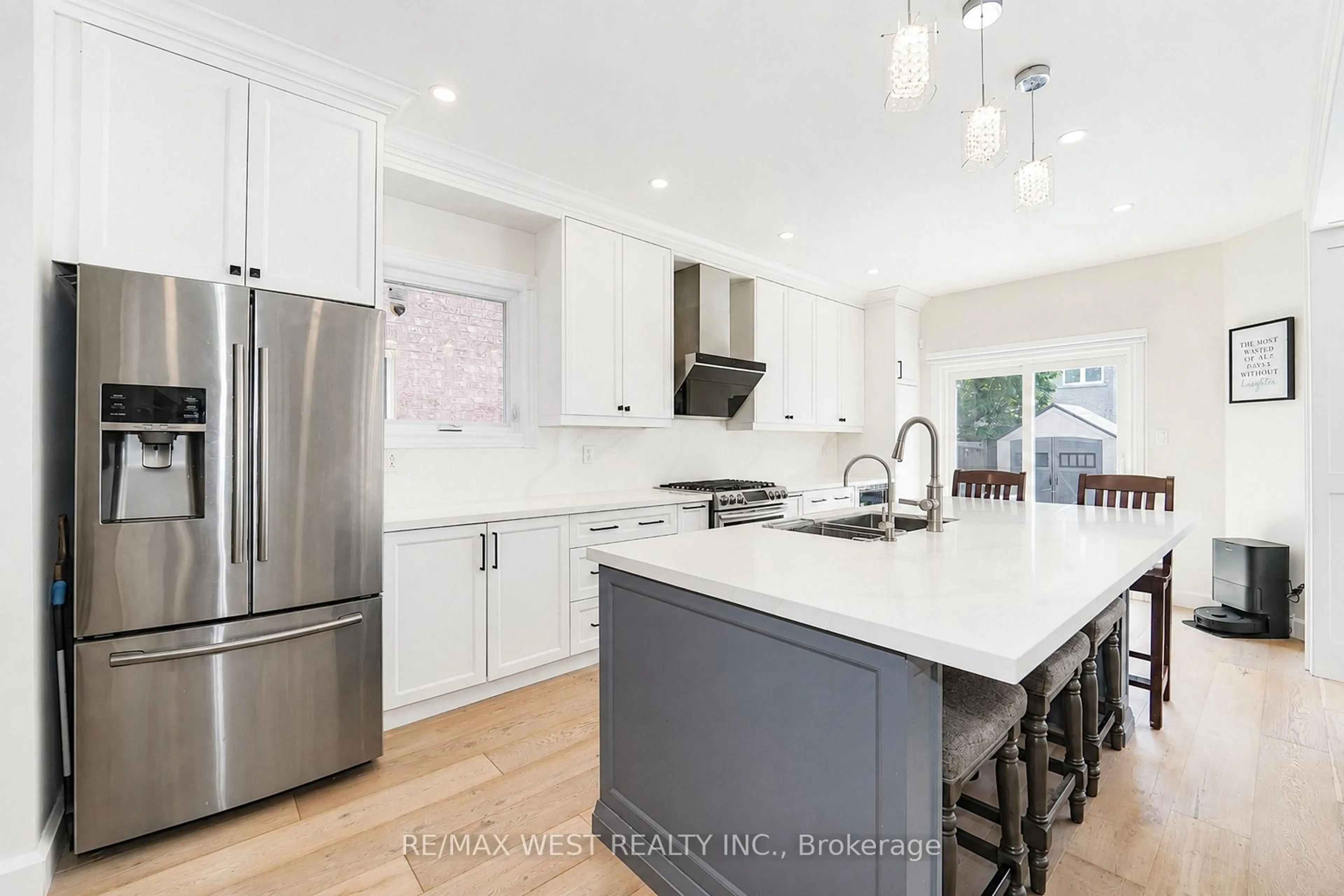 Open concept kitchen, unknown for 139 River Ridge Blvd, Aurora Ontario L4G 7T7