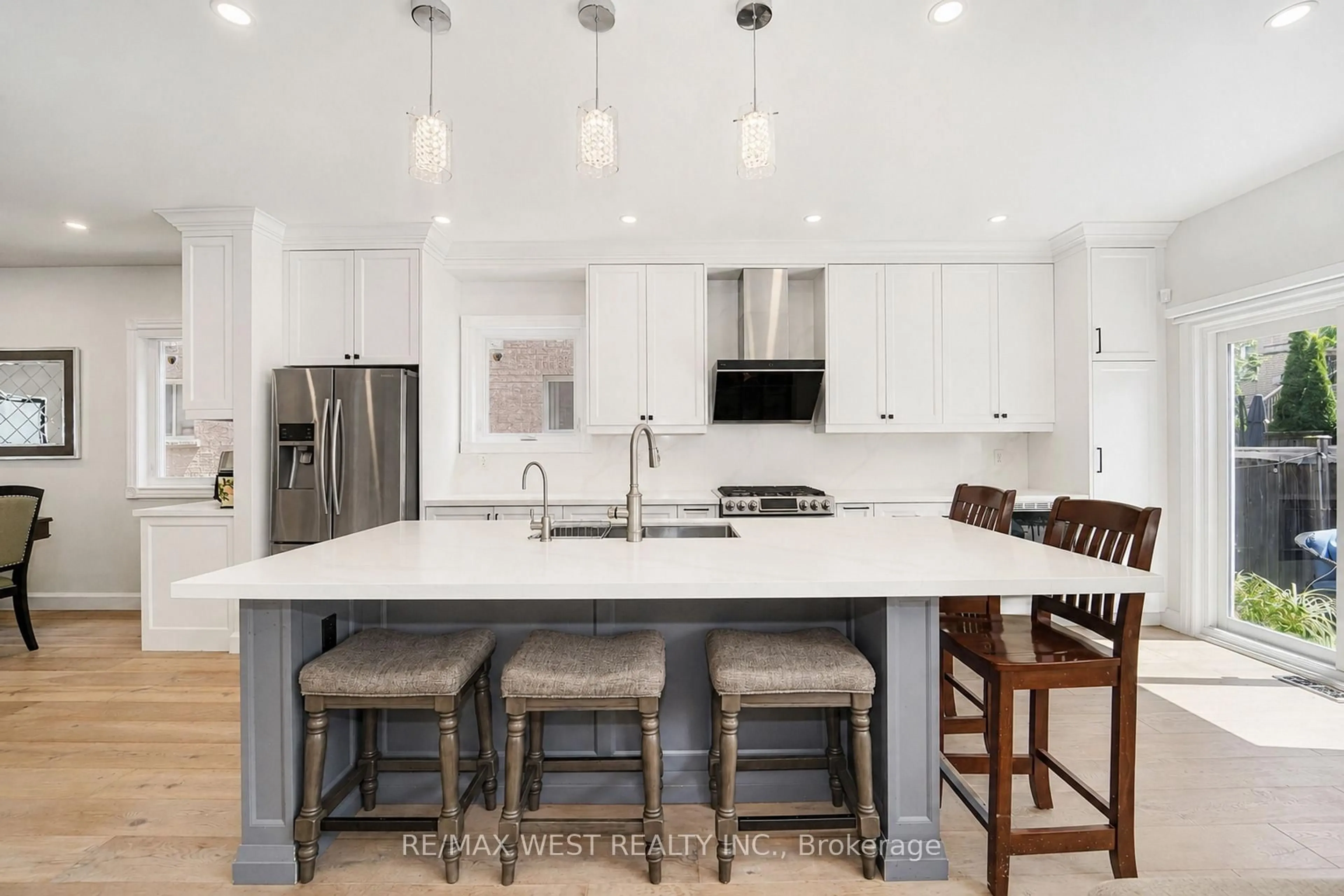Contemporary kitchen, ceramic/tile floor for 139 River Ridge Blvd, Aurora Ontario L4G 7T7