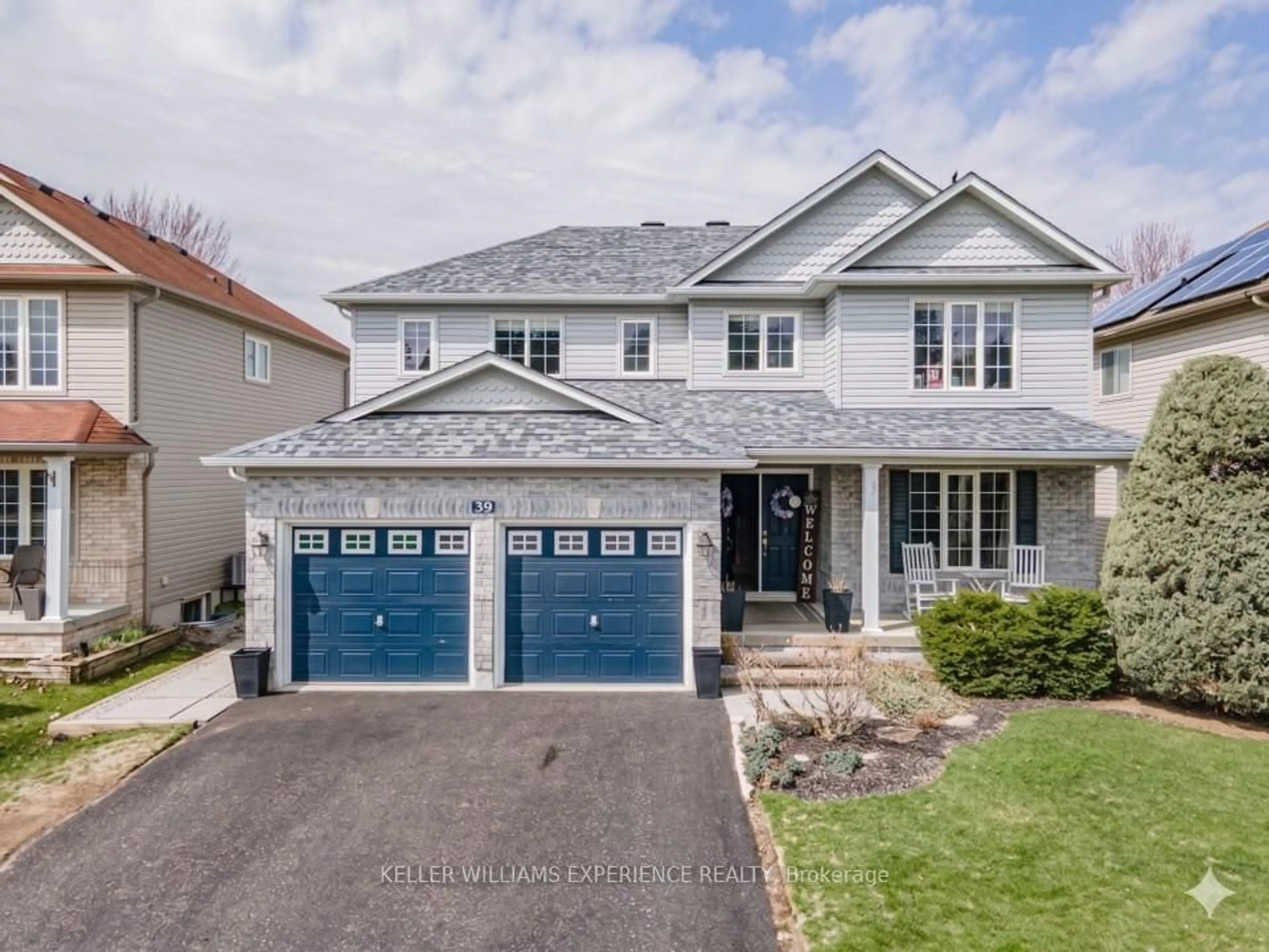 Home with vinyl exterior material, street for 39 Stonemount Cres, Essa Ontario L3W 0C5