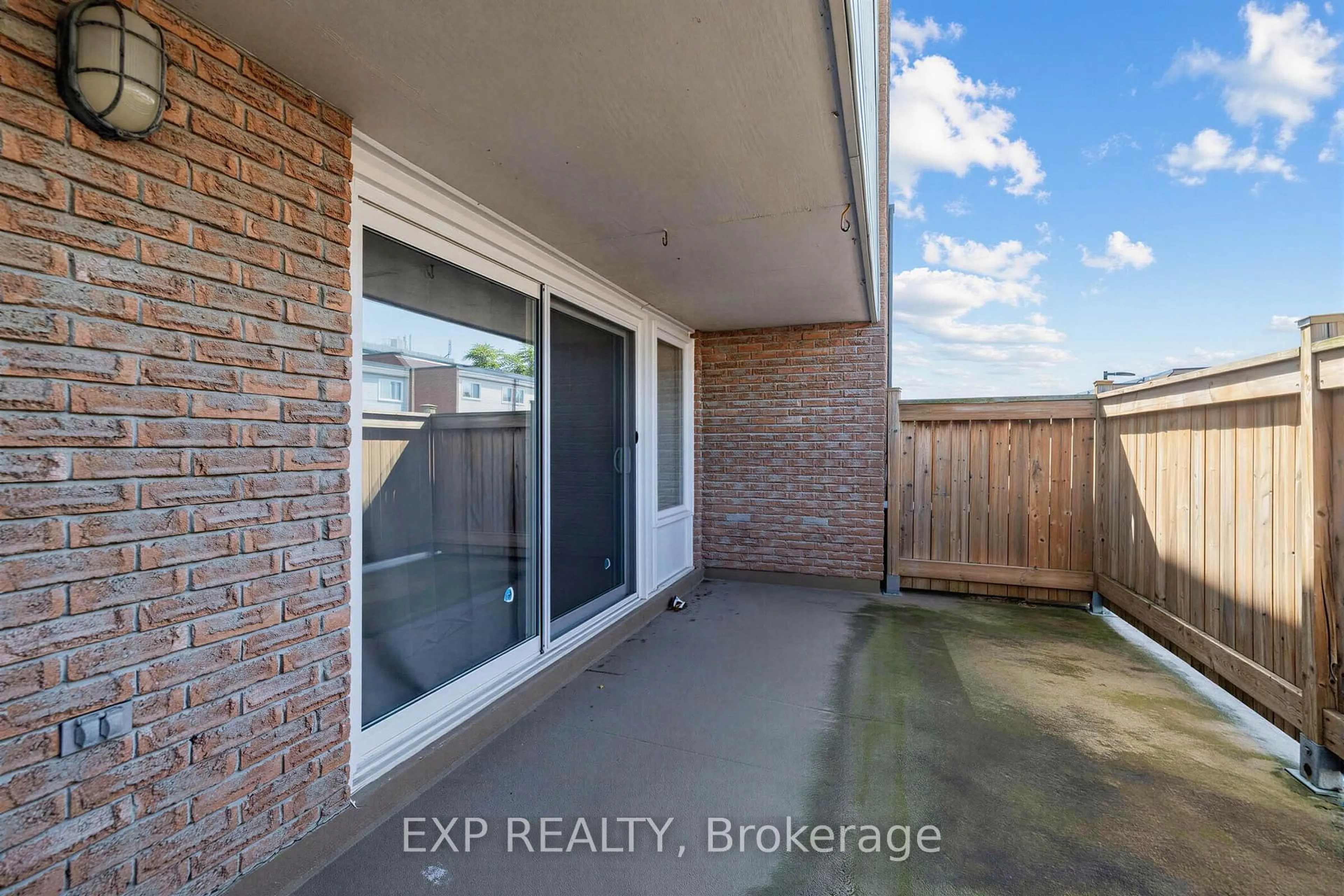 Unknown for 158 Milestone Cres #58, Aurora Ontario L4G 3M2