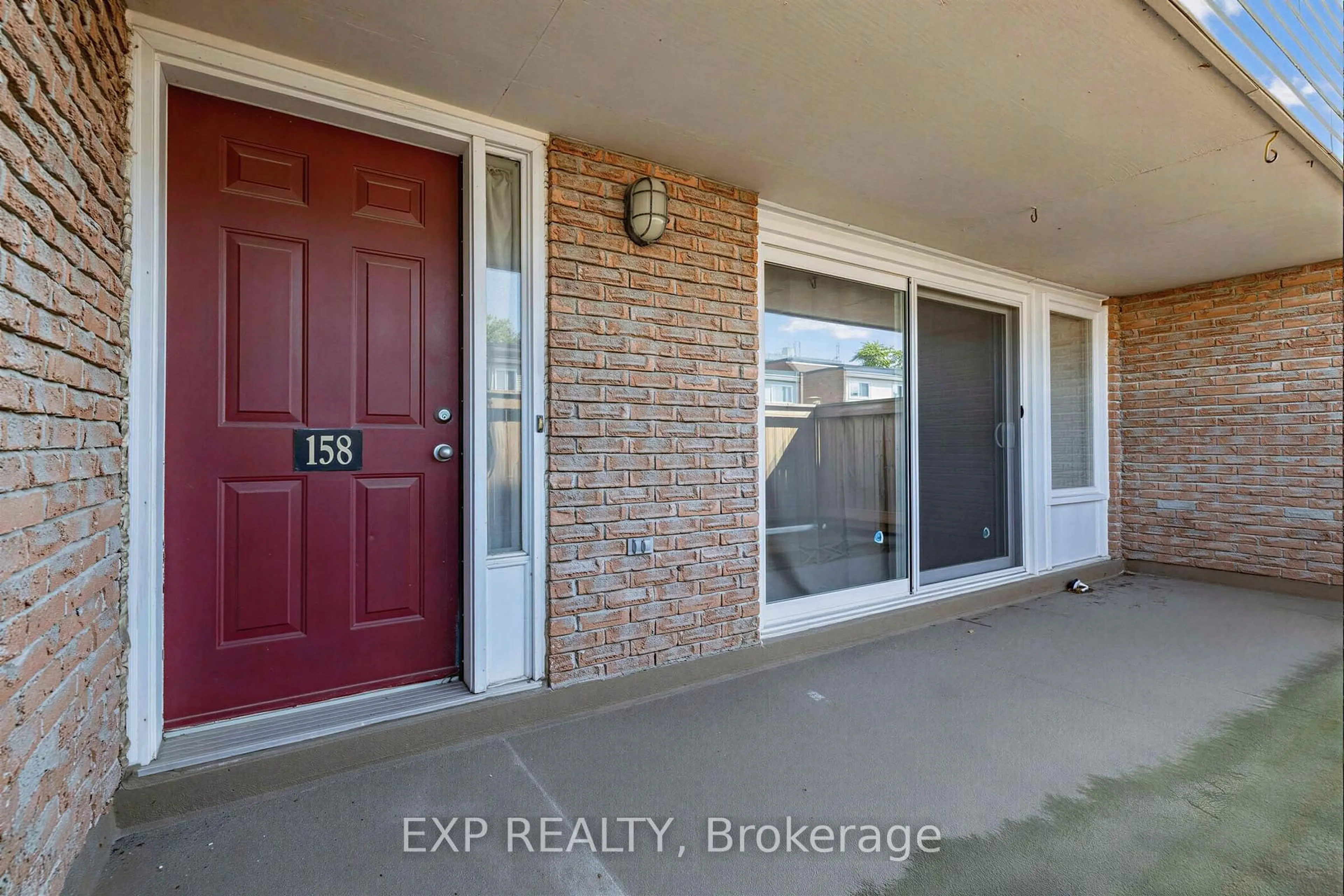 Indoor entryway for 158 Milestone Cres #58, Aurora Ontario L4G 3M2