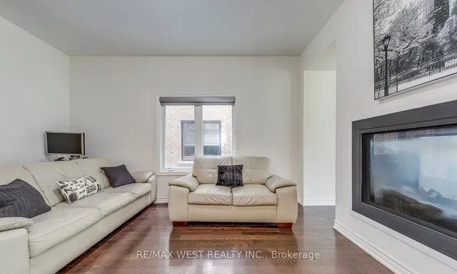 286 Danny Wheeler Blvd, Georgina 5