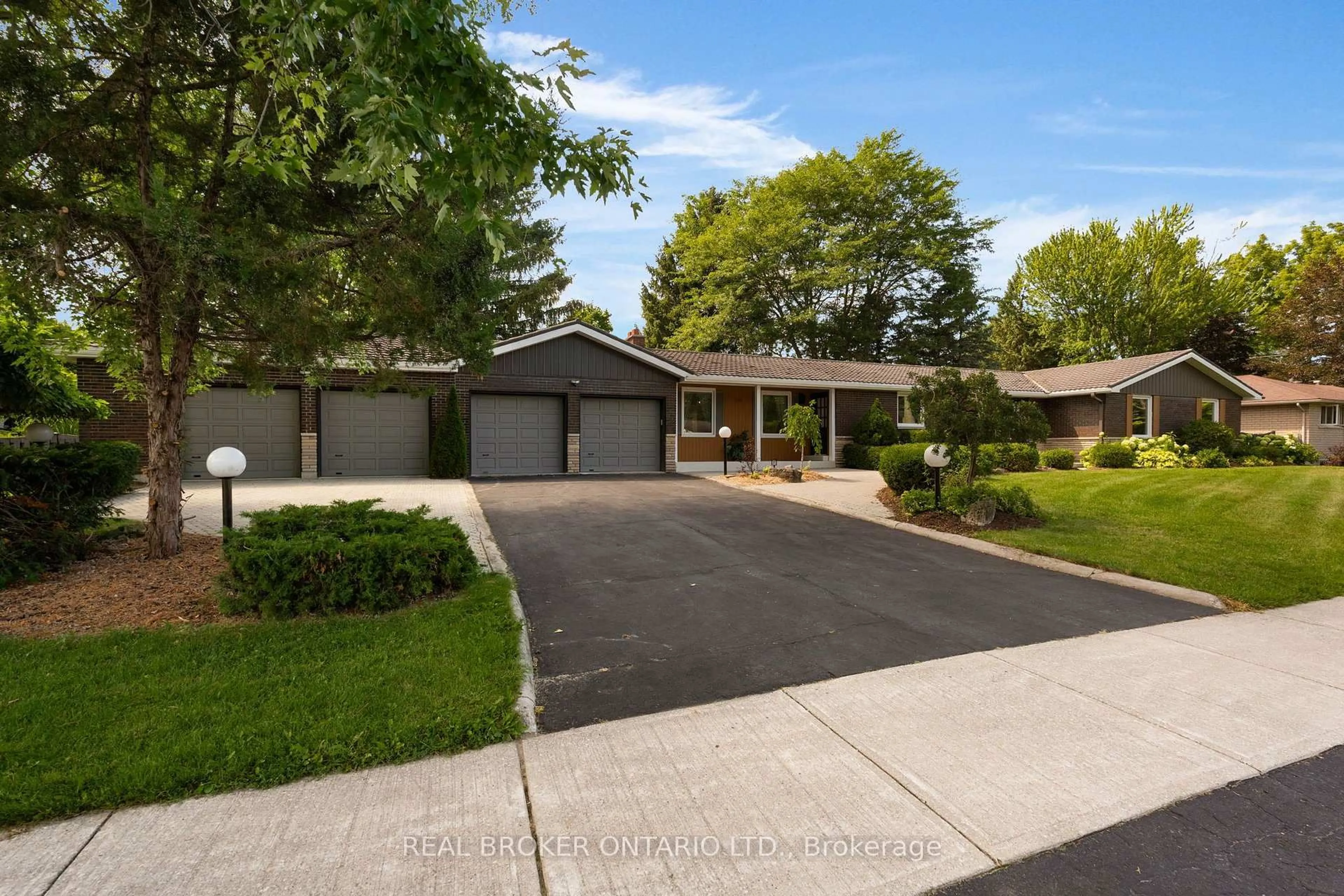 A pic from outside/outdoor area/front of a property/back of a property/a pic from drone, street for 158 Church St, New Tecumseth Ontario L9R 1M5