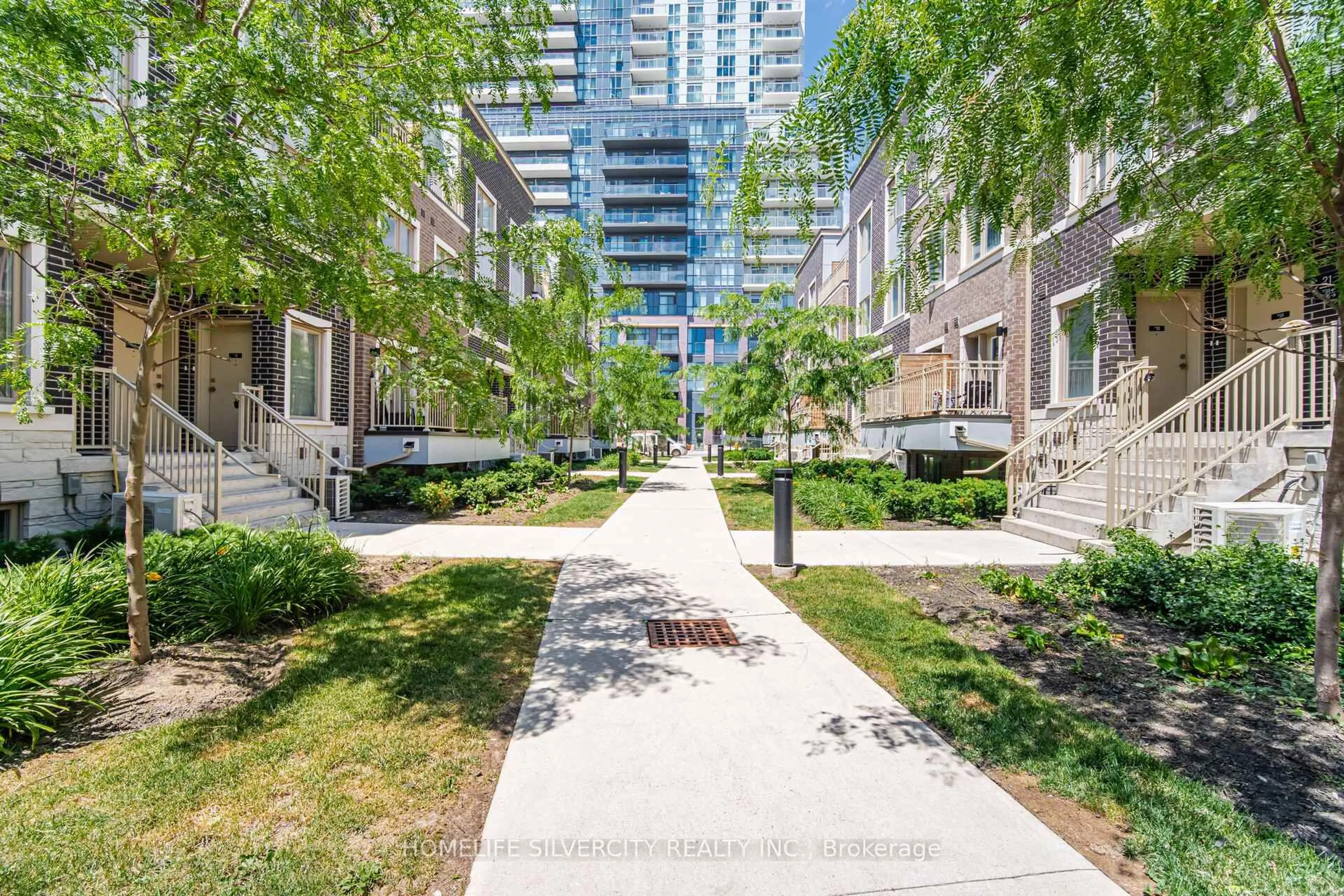 Patio, street for 11 Honeycrisp Cres #13, Vaughan Ontario L4K 0N6