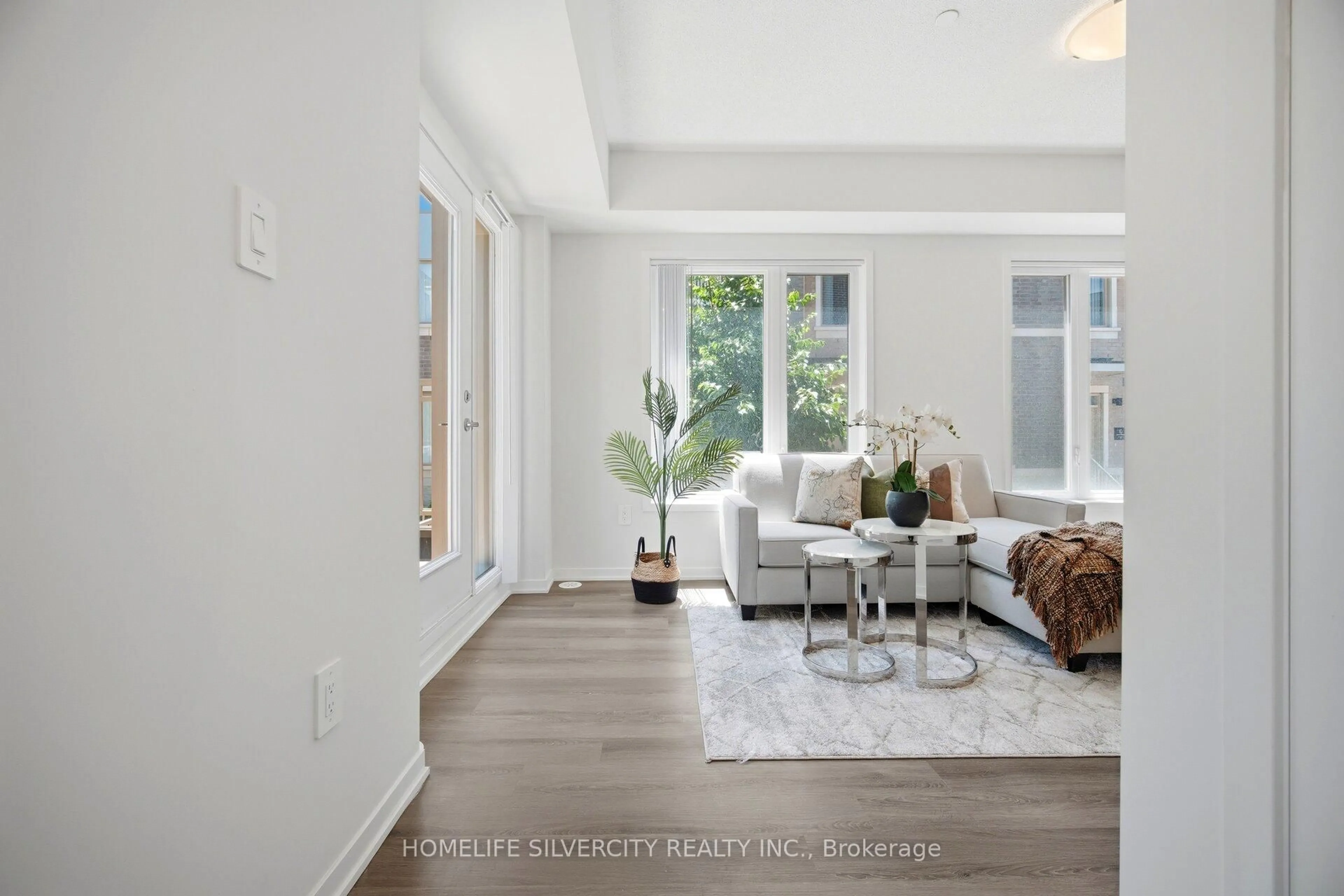 Living room with furniture, unknown for 11 Honeycrisp Cres #13, Vaughan Ontario L4K 0N6