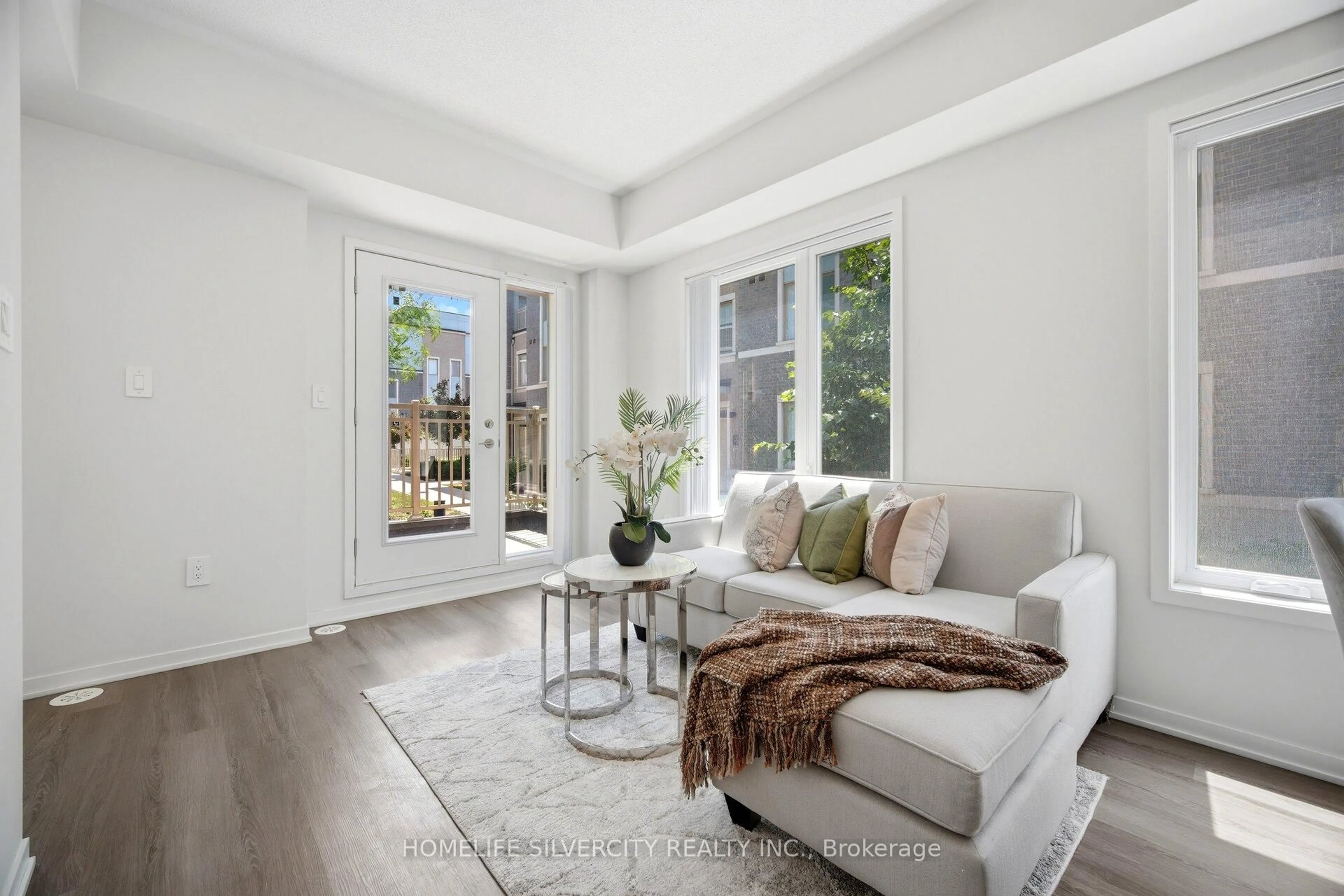 Living room with furniture, unknown for 11 Honeycrisp Cres #13, Vaughan Ontario L4K 0N6