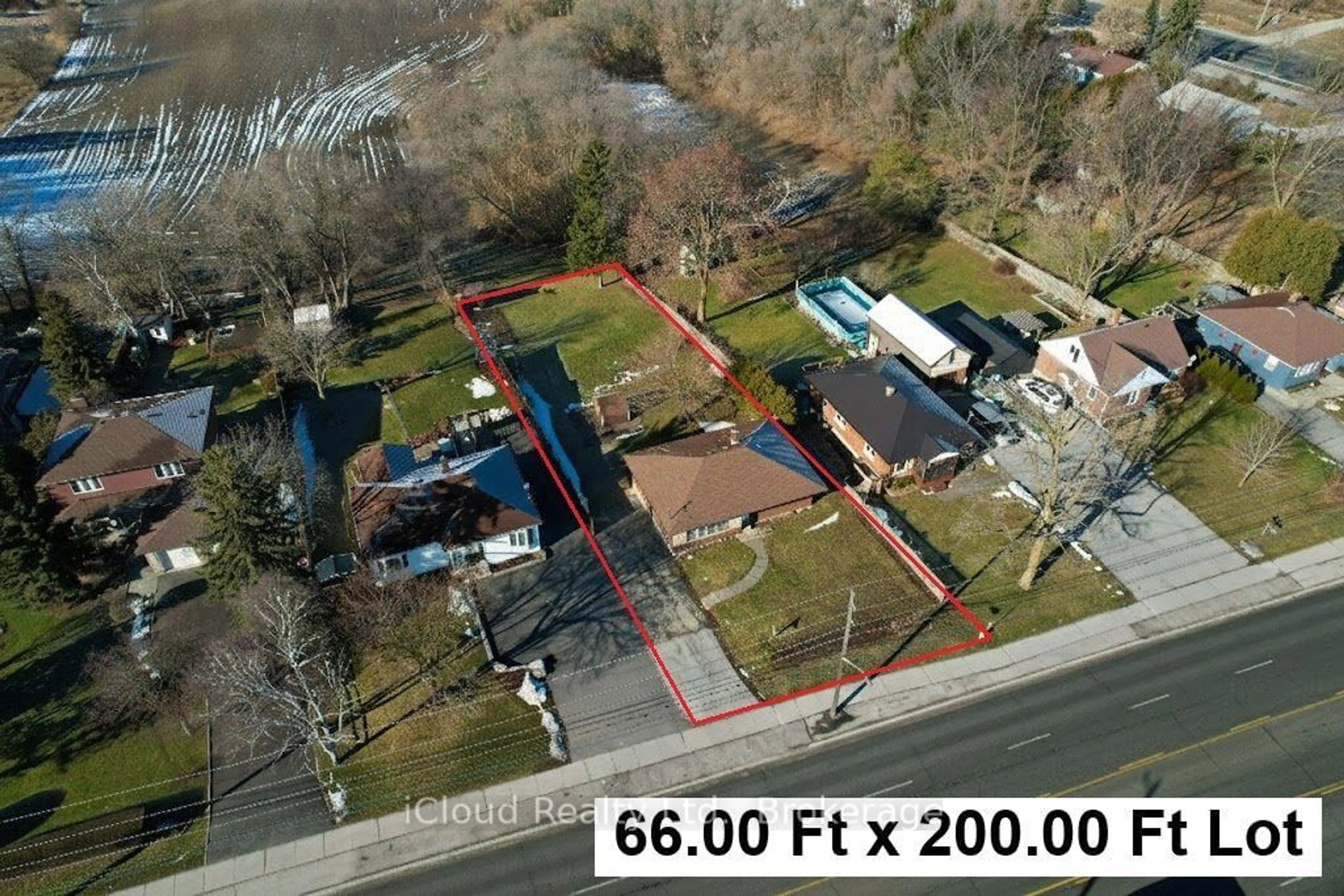 A pic from outside/outdoor area/front of a property/back of a property/a pic from drone, street for 18200 Leslie St, East Gwillimbury Ontario L9N 0M5