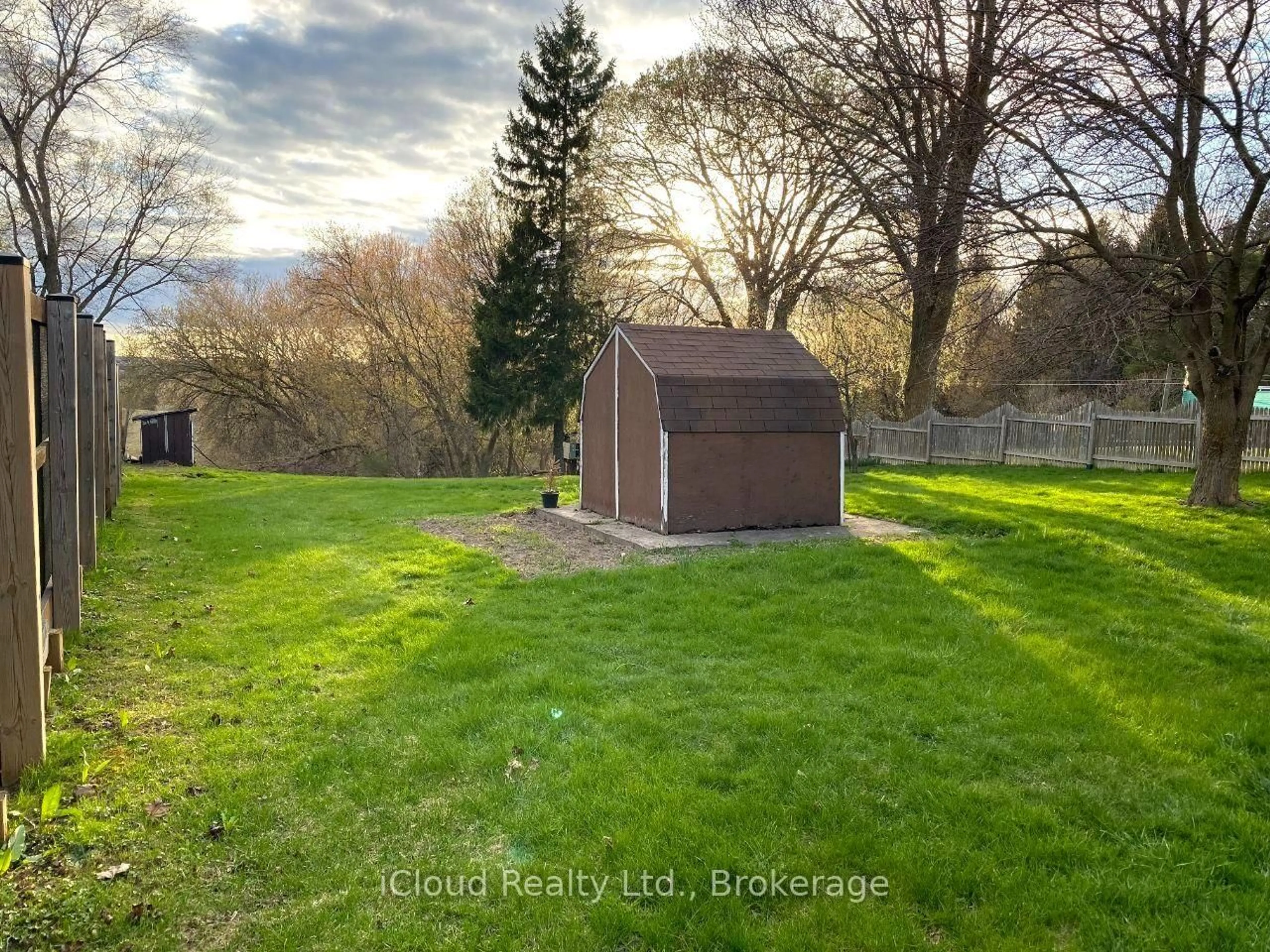 Shed for 18200 Leslie St, East Gwillimbury Ontario L9N 0M5