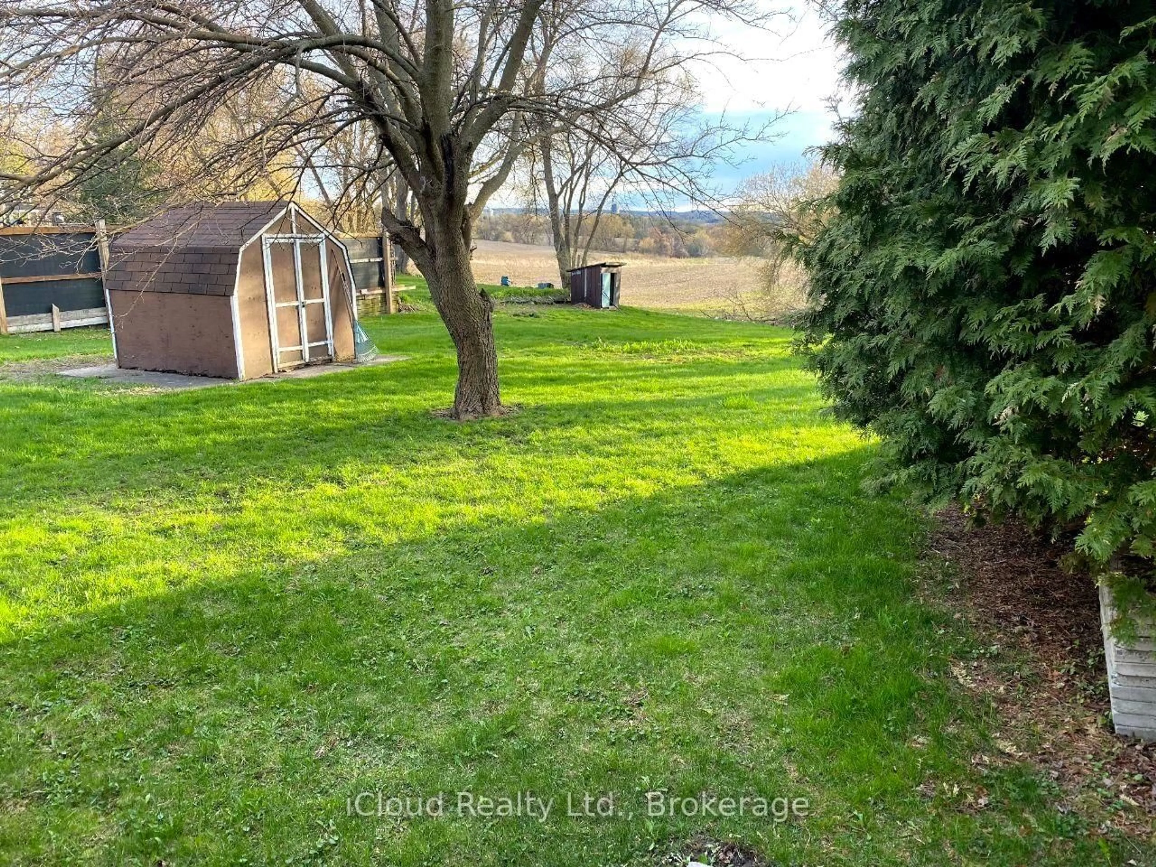 A pic from outside/outdoor area/front of a property/back of a property/a pic from drone, unknown for 18200 Leslie St, East Gwillimbury Ontario L9N 0M5