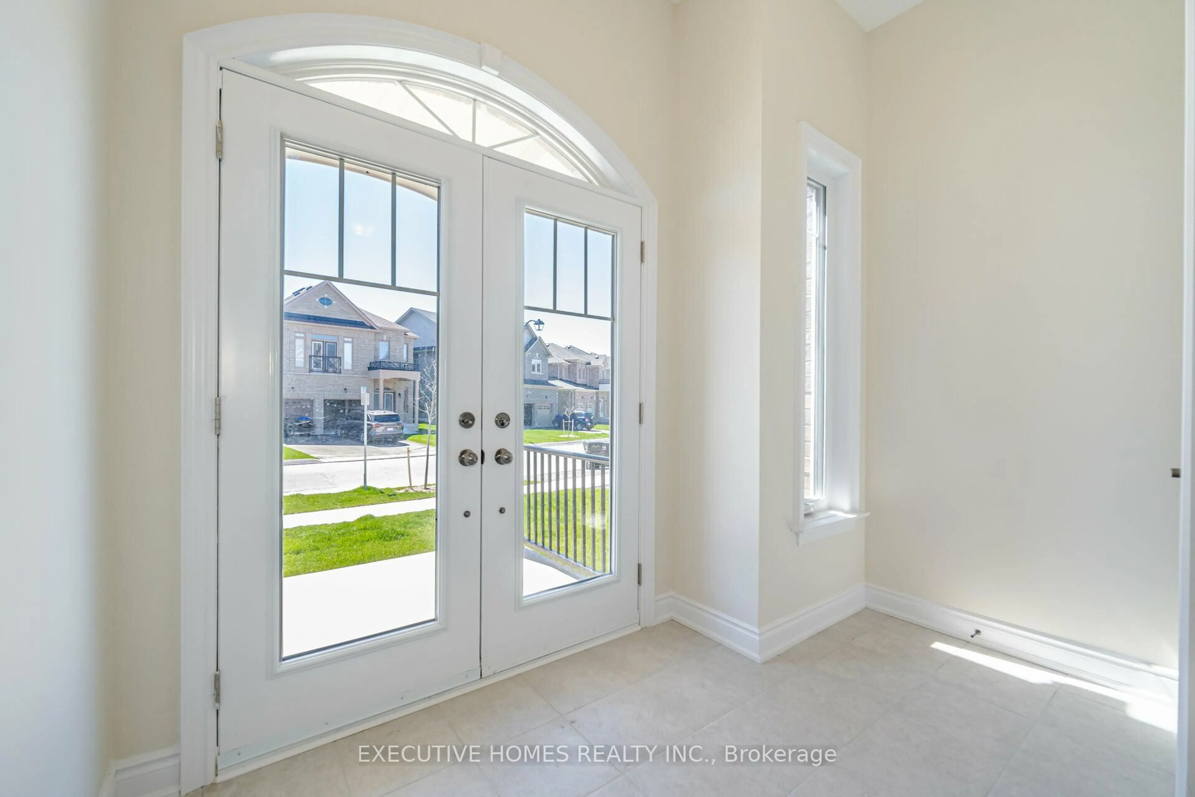 Indoor entryway for 14 Mac Campbell Way, Bradford West Gwillimbury Ontario L3Z 4M7