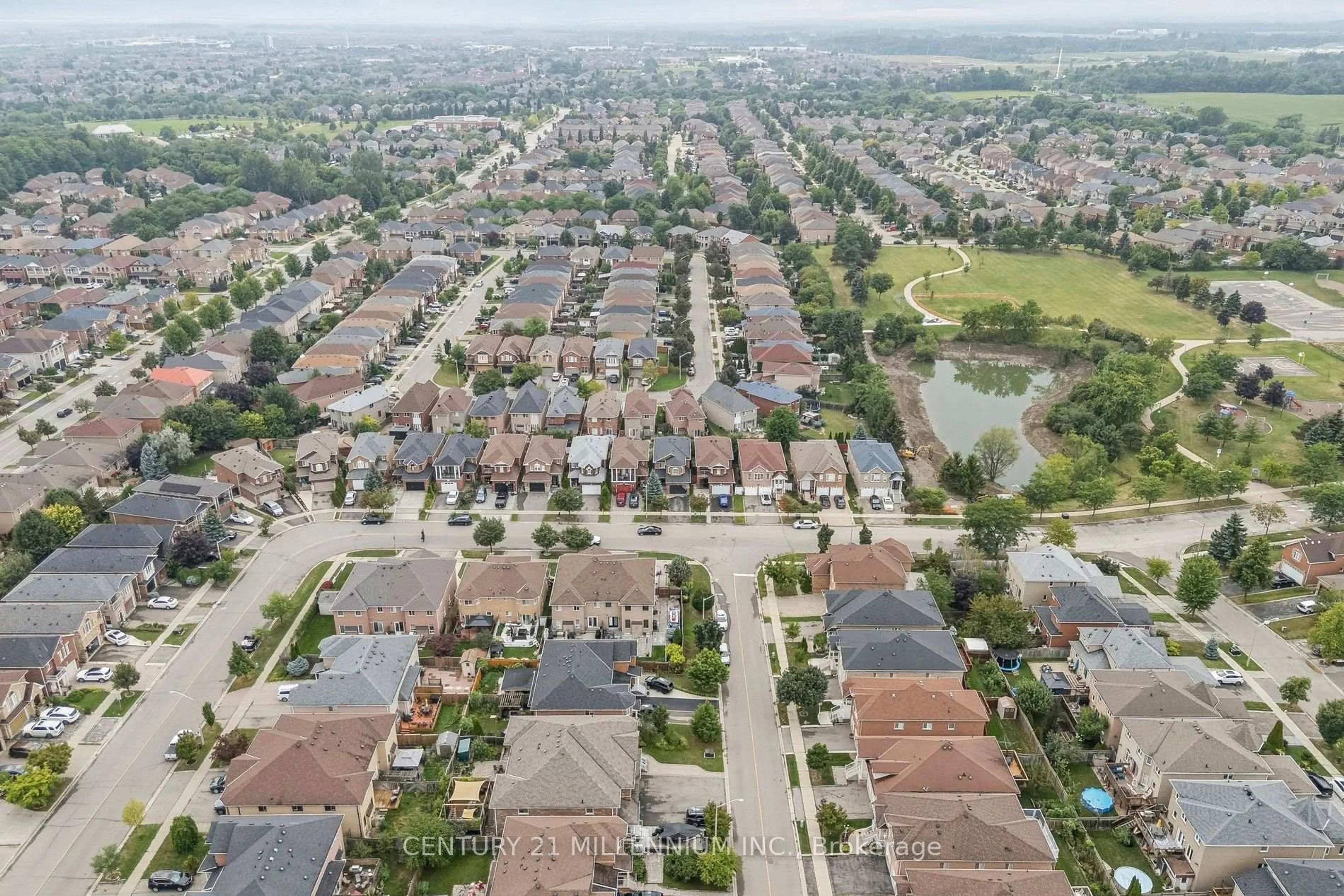 A pic from outside/outdoor area/front of a property/back of a property/a pic from drone, street for 332 St Joan Of Arc Ave, Vaughan Ontario L6A 3N1