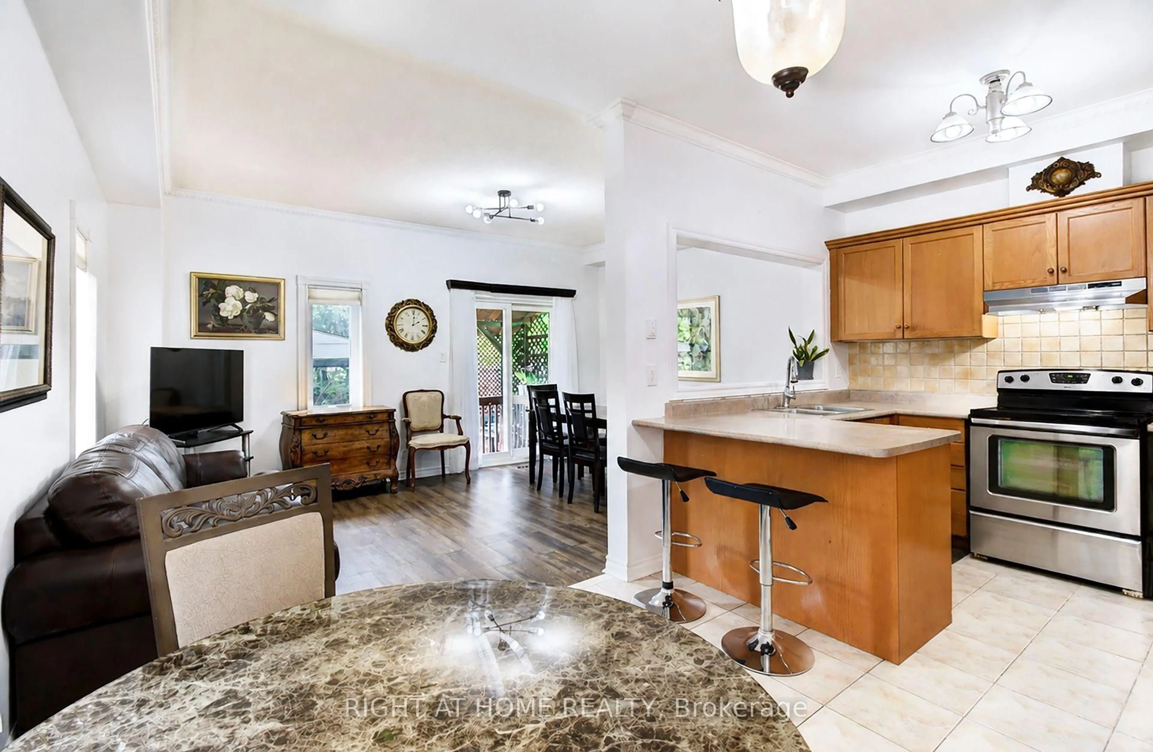 Open concept kitchen, ceramic/tile floor for 116 Nasir Cres, Vaughan Ontario L6A 3B2