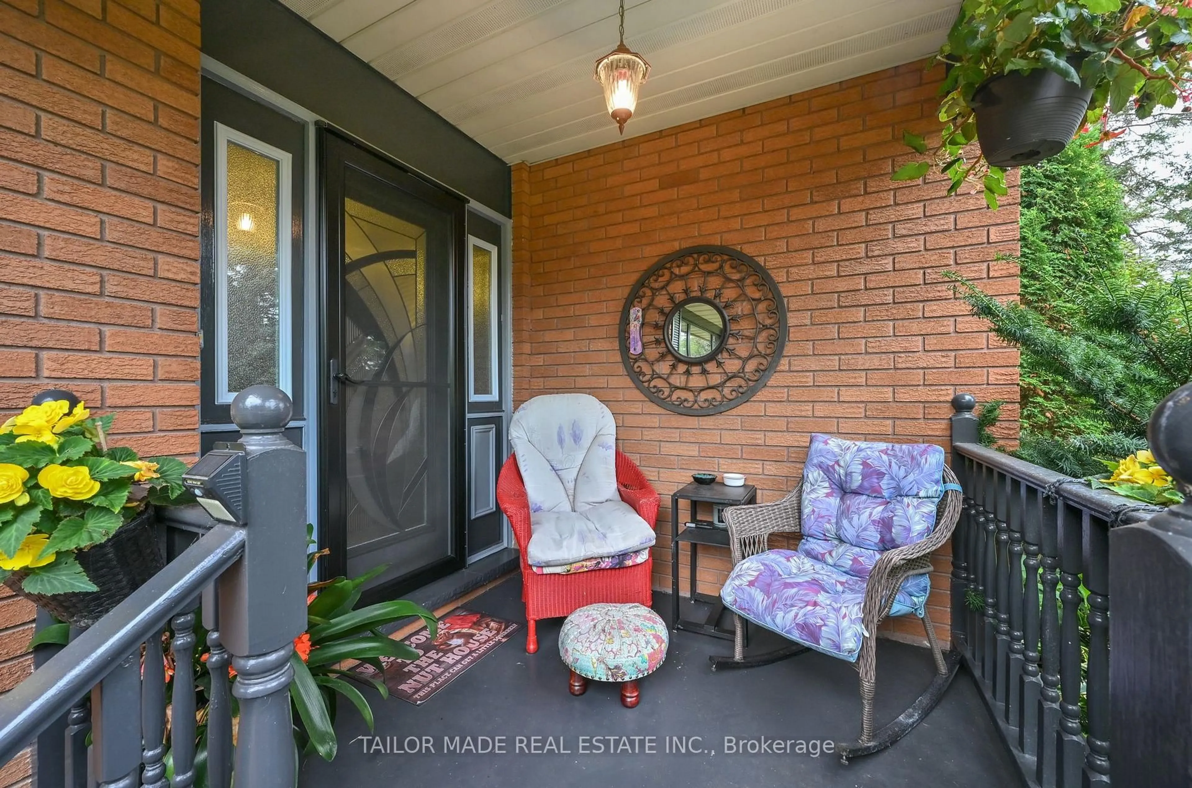 Patio, street for 171 Murphy Rd, Essa Ontario L3W 0A2