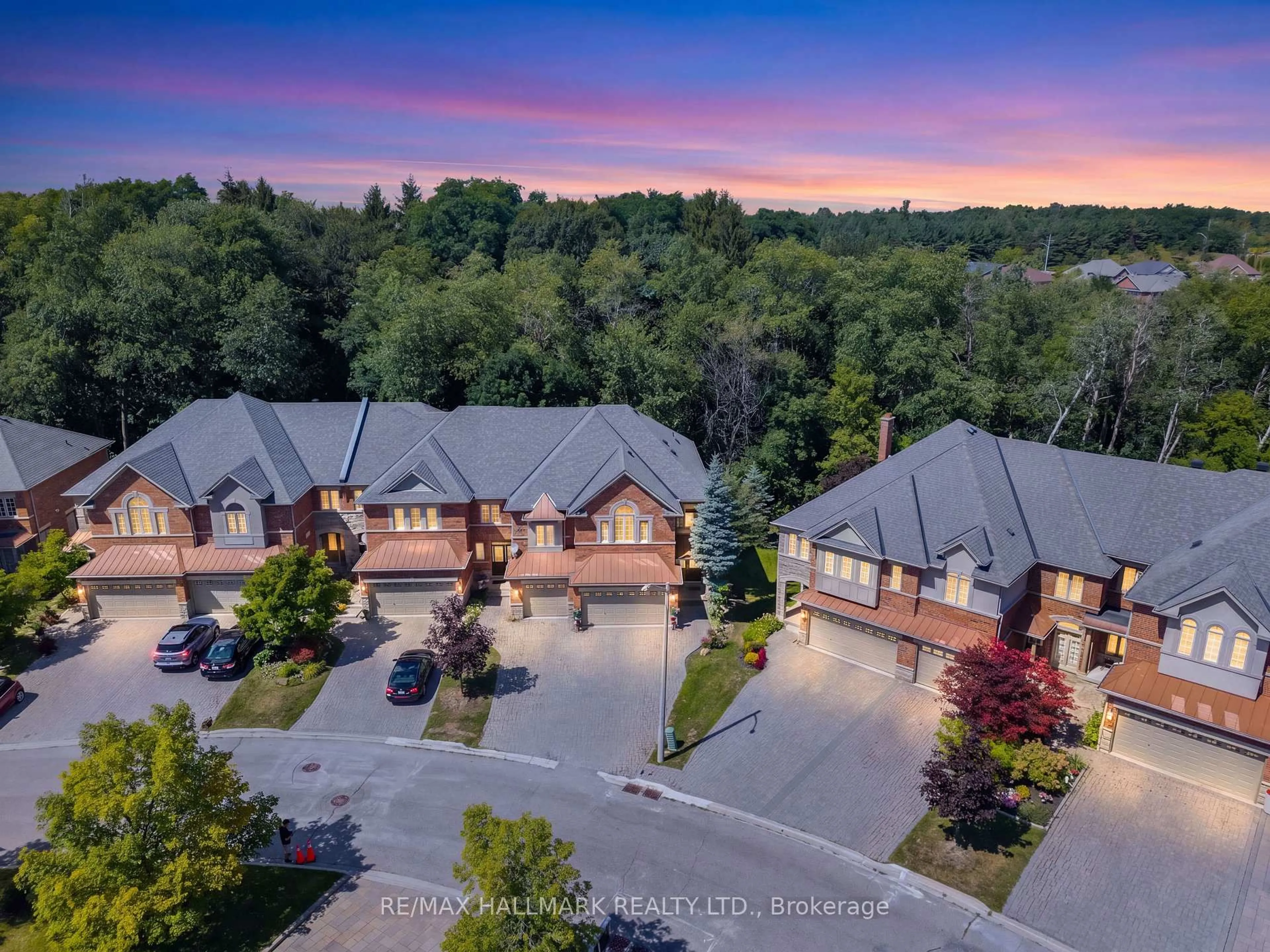 A pic from outside/outdoor area/front of a property/back of a property/a pic from drone, mountain view for 79 Westbury Crt, Richmond Hill Ontario L4S 2L2