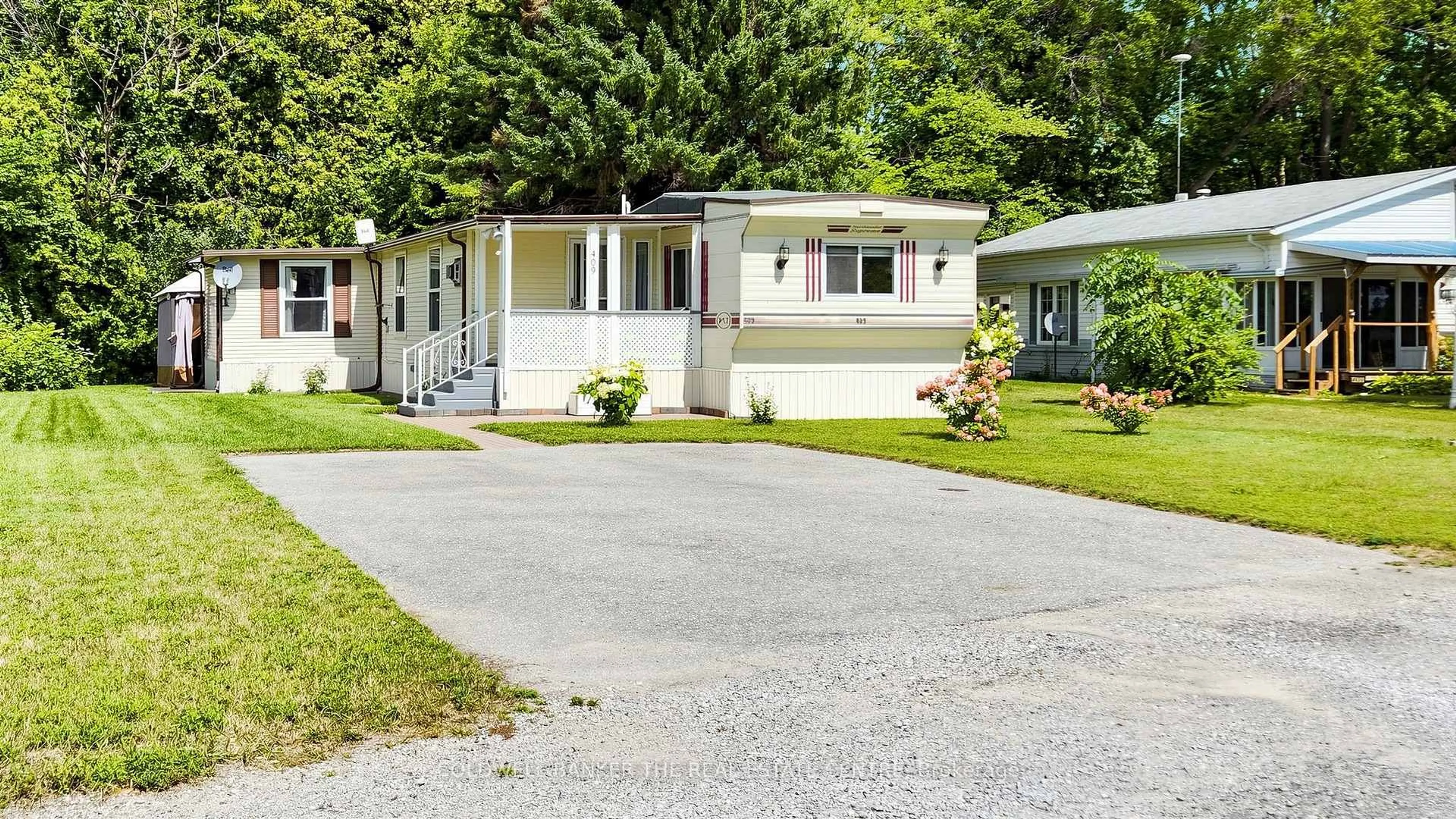 Home with vinyl exterior material, street for 285 Crydermans Sdrd #409, Georgina Ontario L0E 1A0