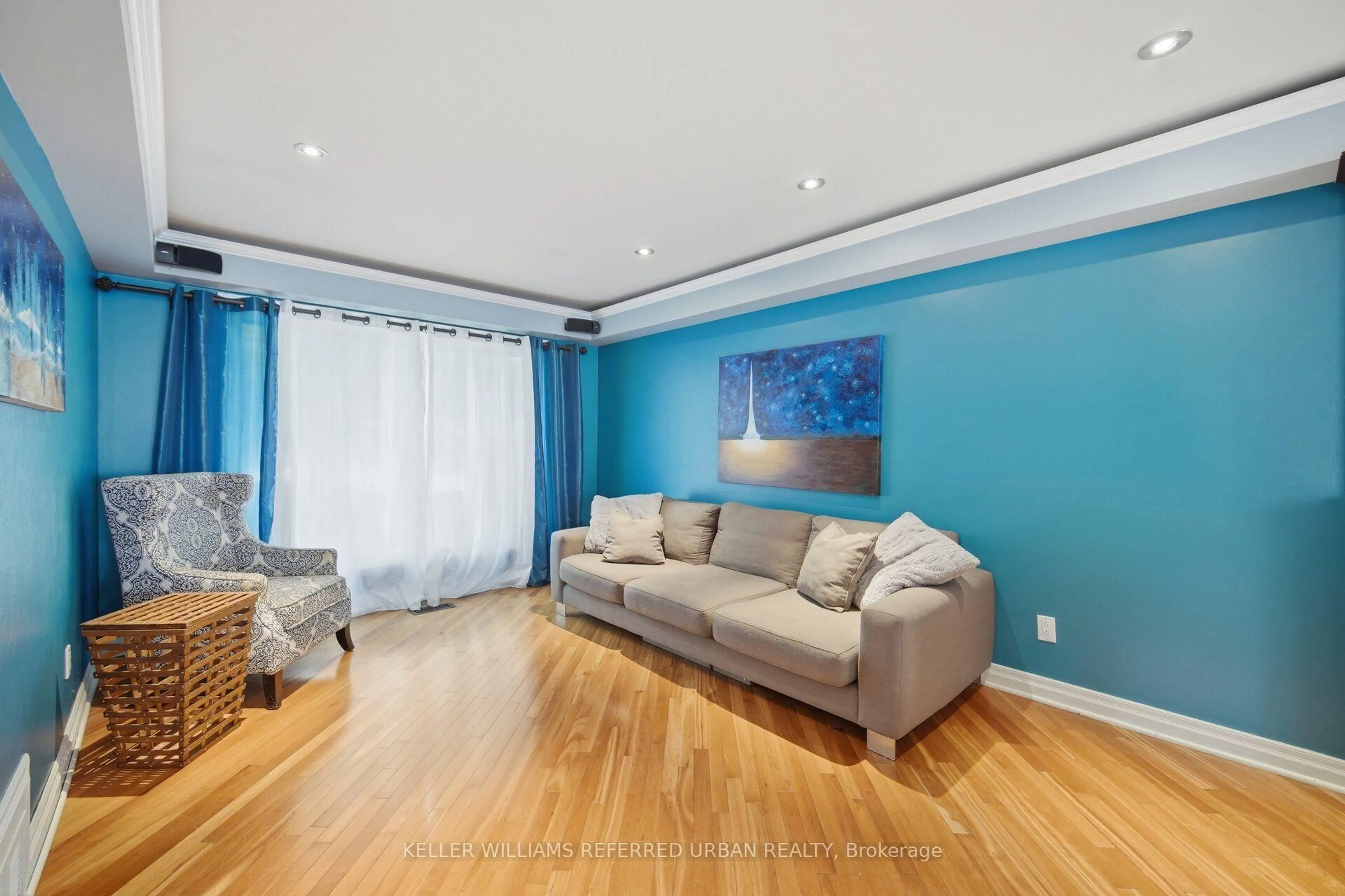 Living room with furniture, wood/laminate floor for 82 Eastman Cres, Newmarket Ontario L3Y 5S2