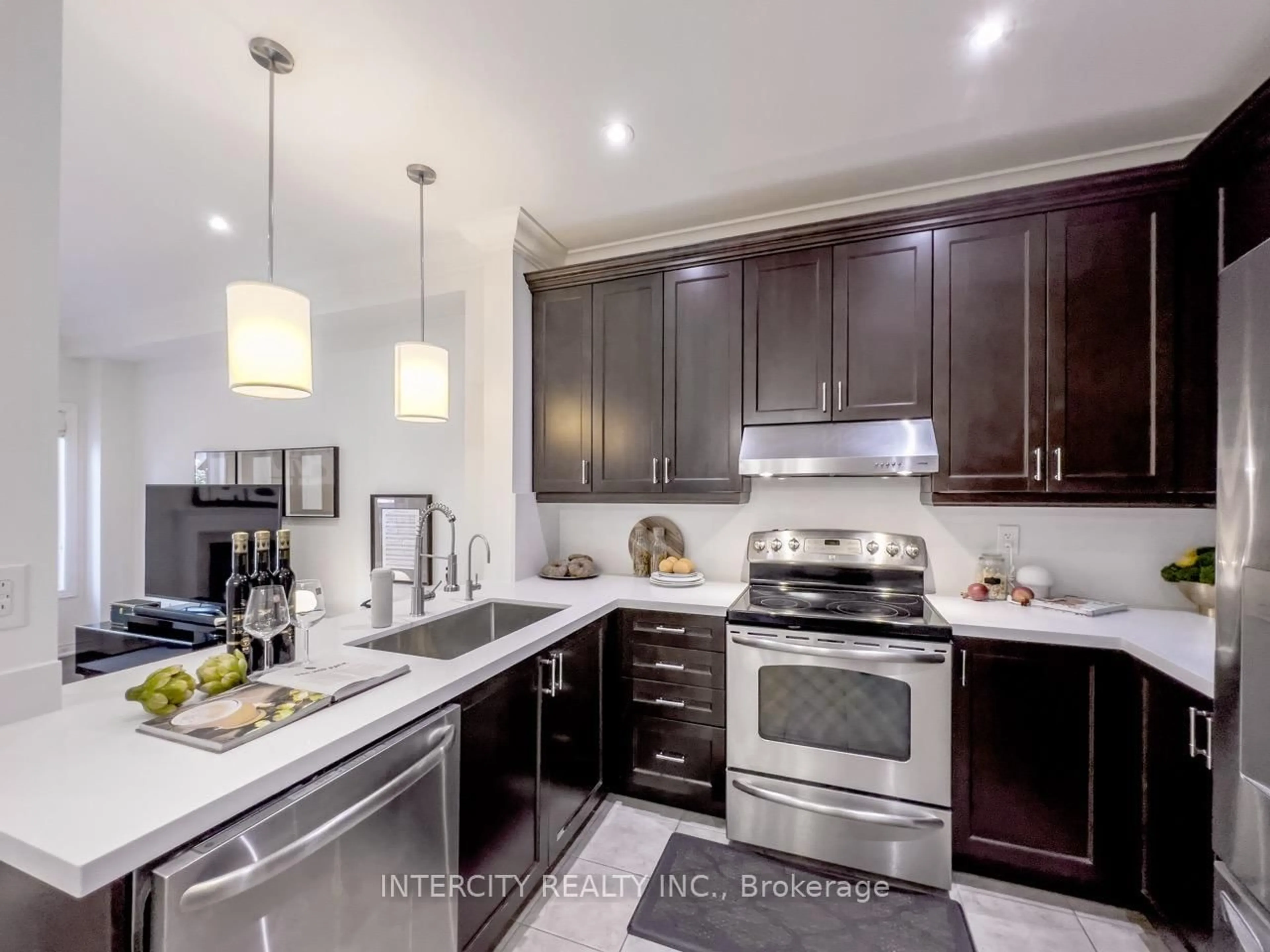 Open concept kitchen, ceramic/tile floor for 45 Lady Loretta Lane, Vaughan Ontario L6A 4E9