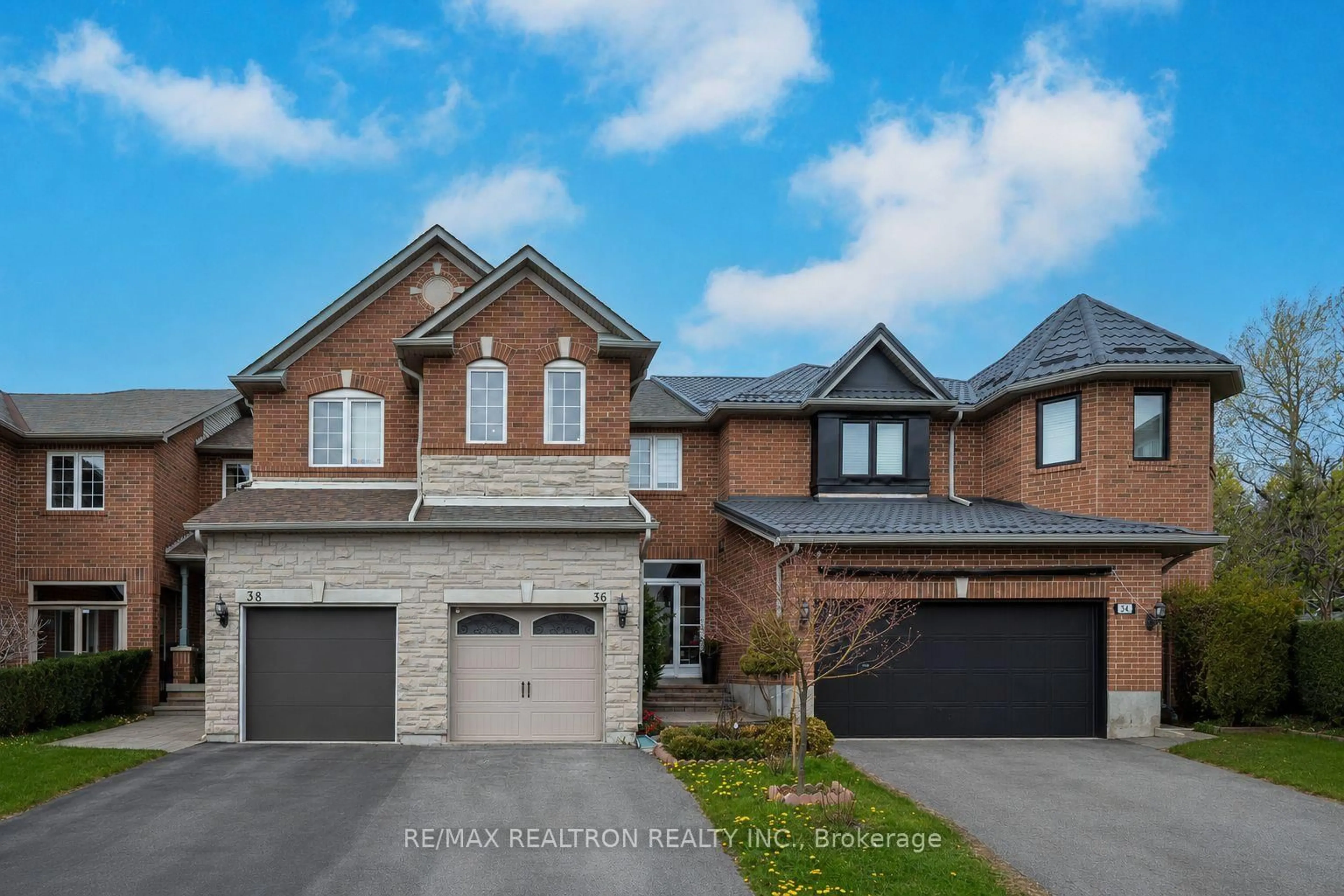 Home with brick exterior material, street for 36 Edgemont Crt, Richmond Hill Ontario L4S 2H8