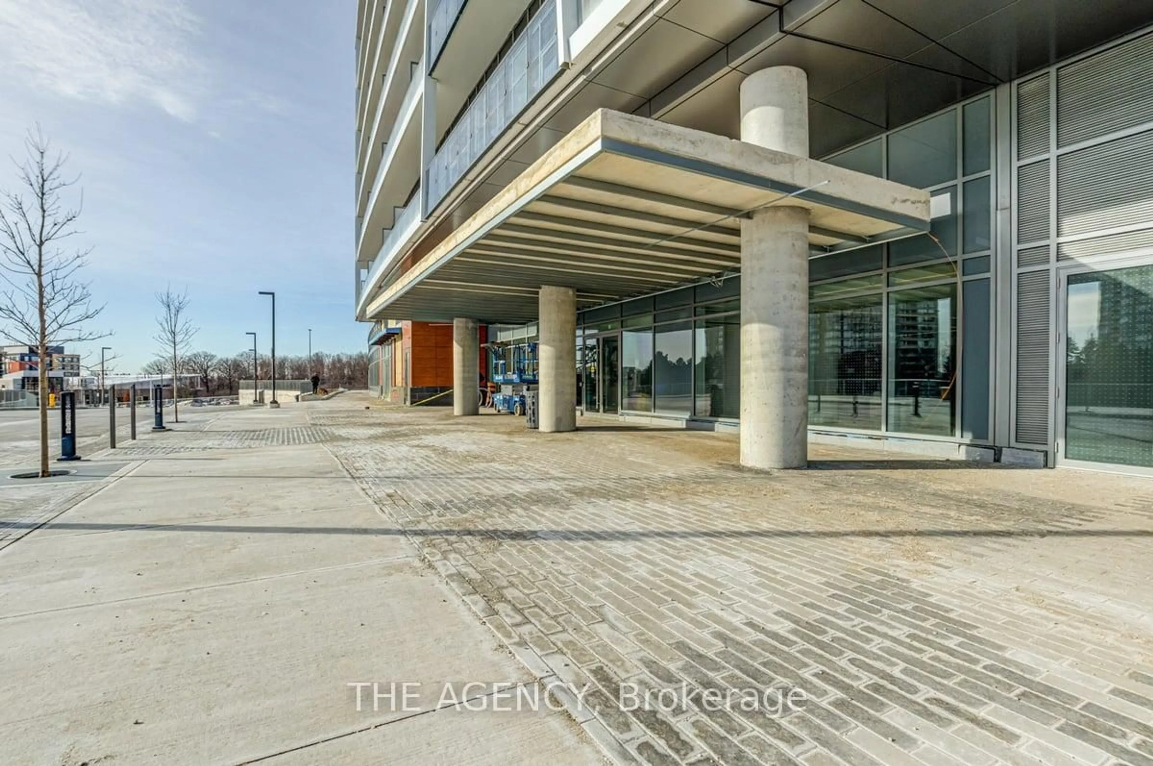 Indoor foyer for 30 Upper Mall Way #1108, Vaughan Ontario L4J 0L7