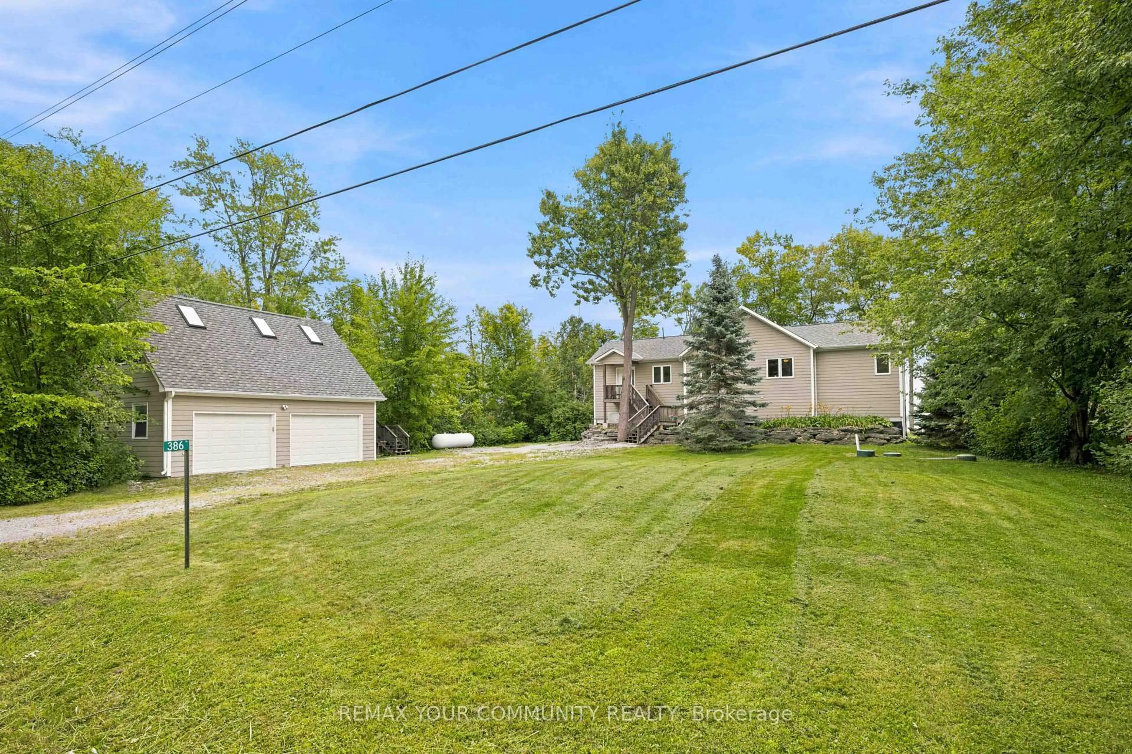 A pic from outside/outdoor area/front of a property/back of a property/a pic from drone, unknown for 386 Bear Rd, Georgina Islands Ontario L0E 1R0