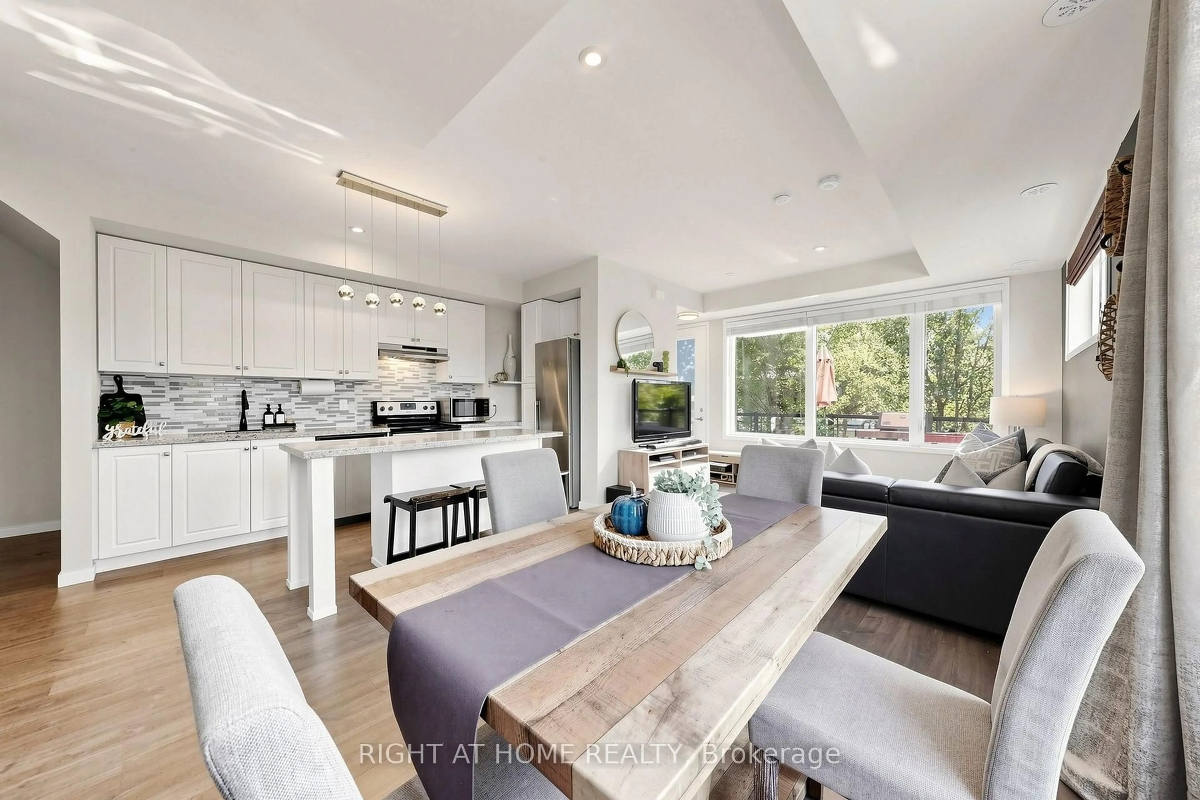 Open concept kitchen, unknown for 400 Alex Garner Circ #75, Aurora Ontario L4G 3G5